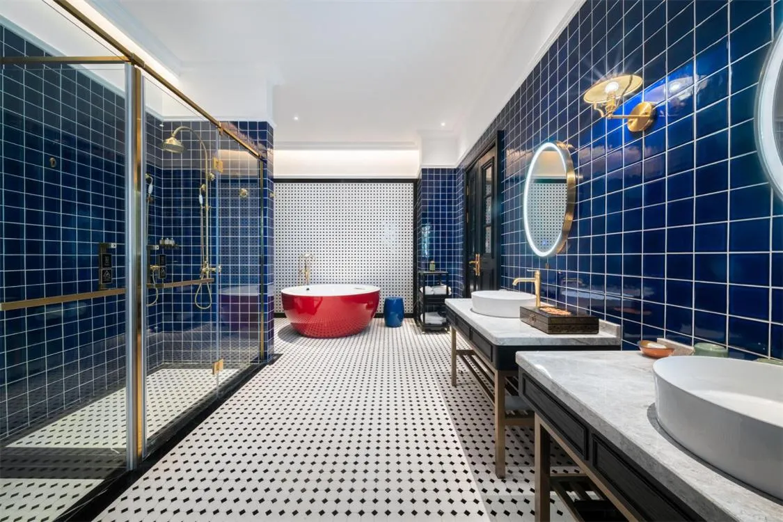 Bathroom in Hotel Indigo Heilong Lake by IHG