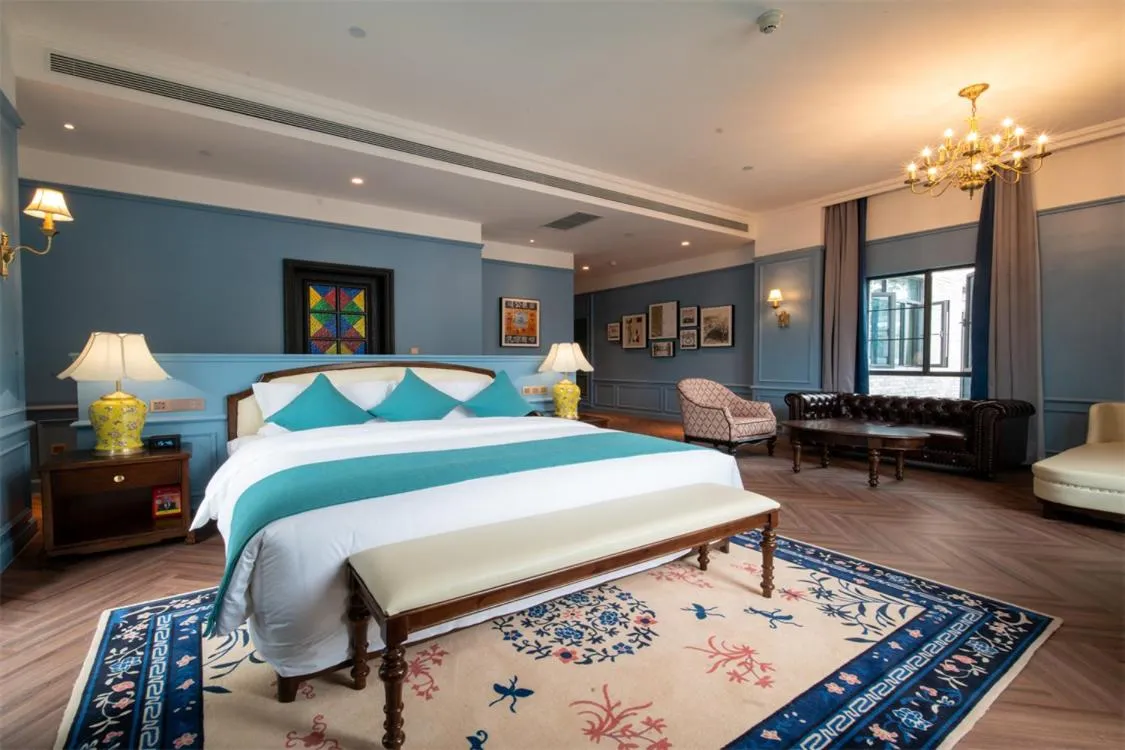 Photo of the whole room in Hotel Indigo Heilong Lake by IHG