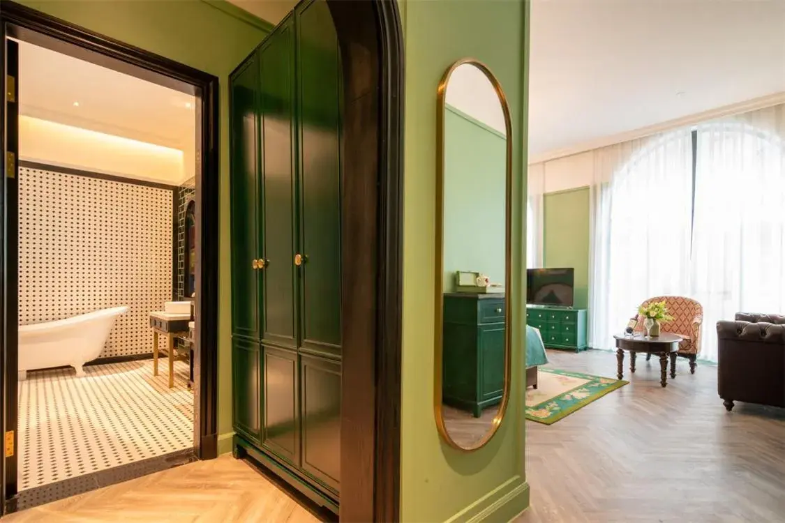 Photo of the whole room in Hotel Indigo Heilong Lake by IHG Photo of the whole room in Hotel Indigo Heilong Lake by IHG