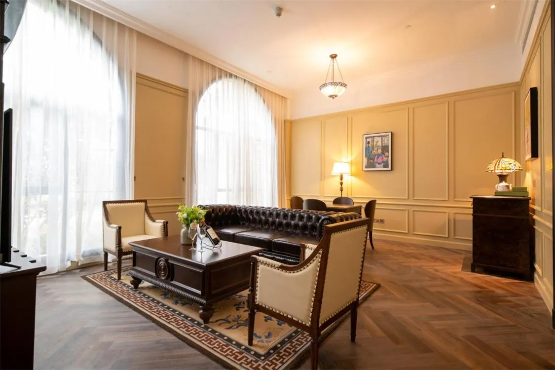 Living room in Hotel Indigo Heilong Lake by IHG