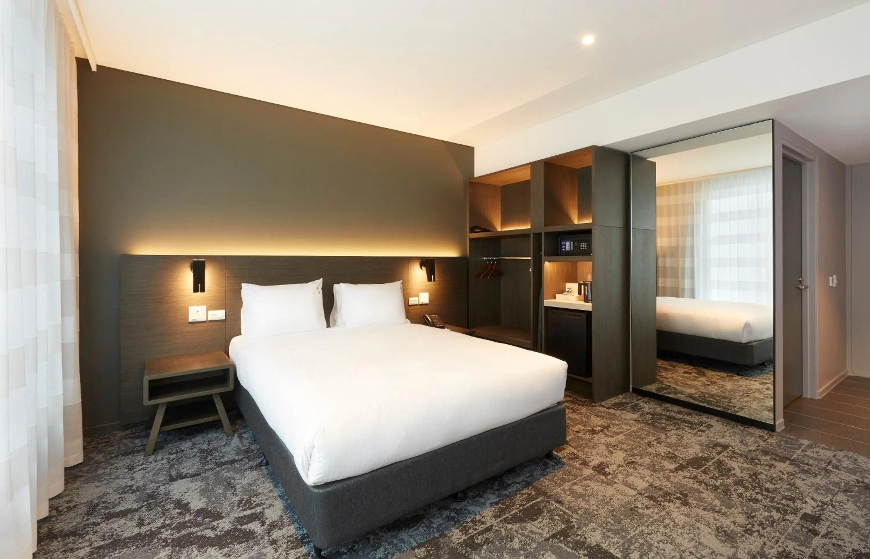 Photo of the whole room, Bed in Holiday Inn Express Melbourne Southbank by IHG