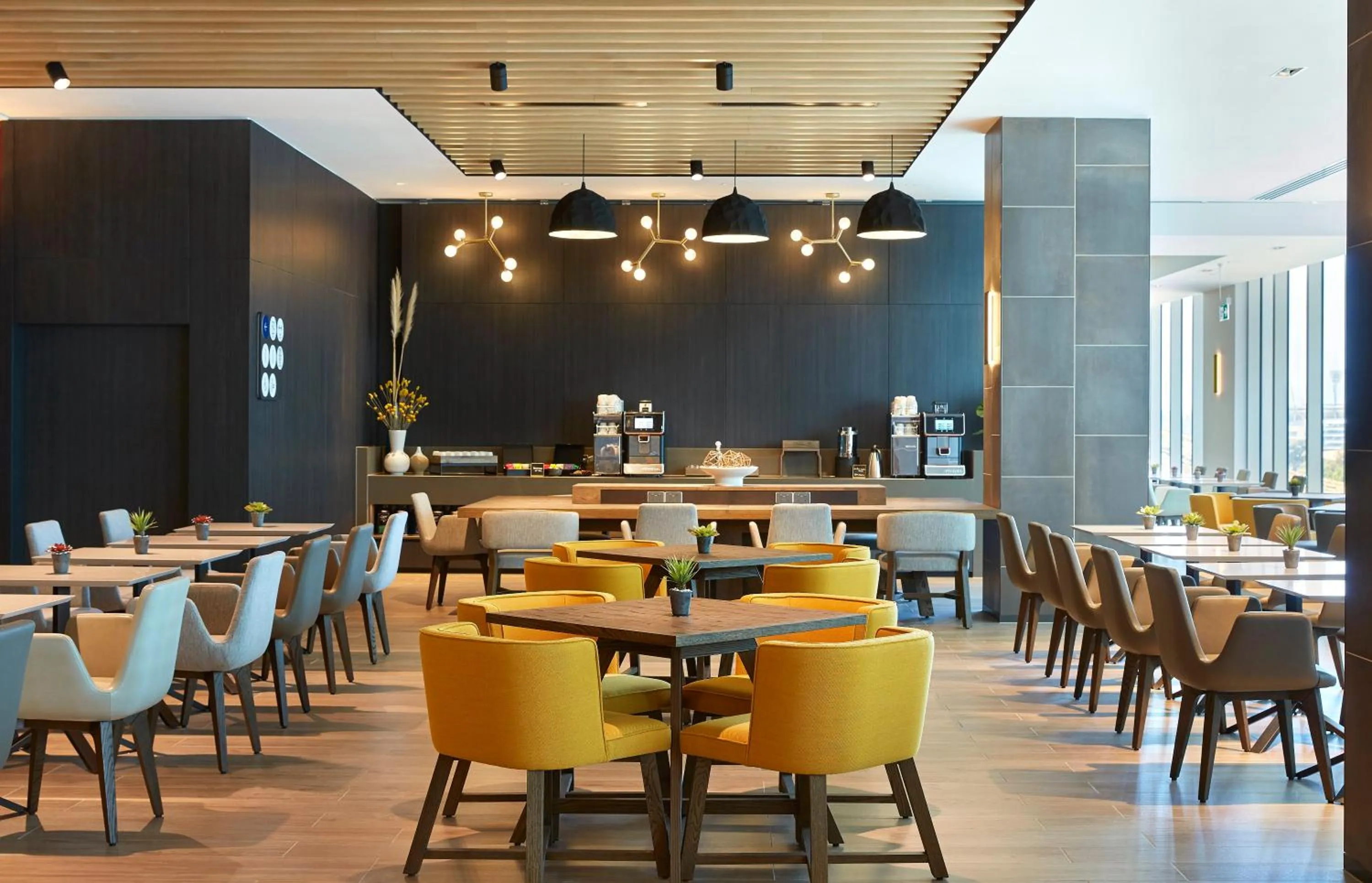 Restaurant/places to eat in Holiday Inn Express Melbourne Southbank by IHG