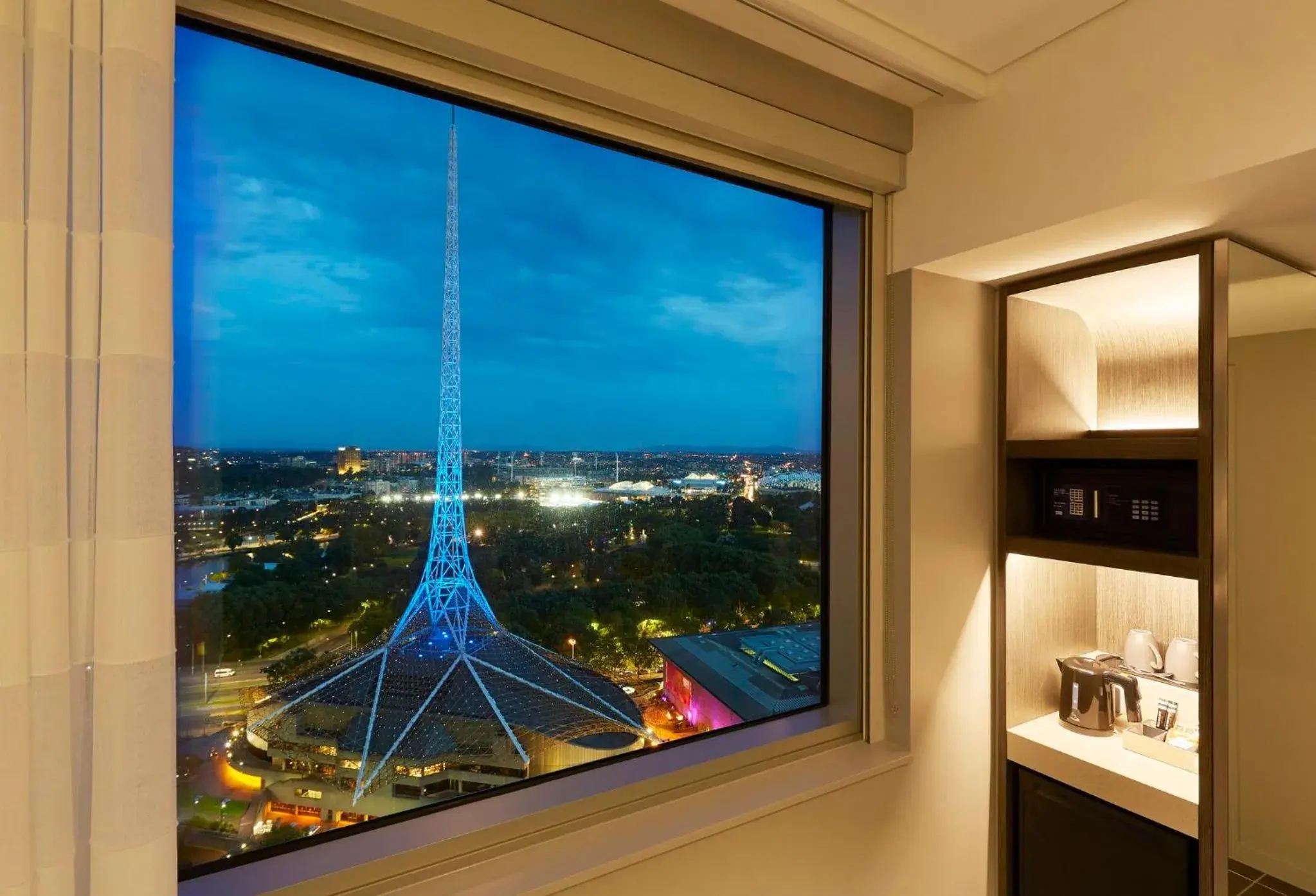 Photo of the whole room in Holiday Inn Express Melbourne Southbank by IHG Photo of the whole room in Holiday Inn Express Melbourne Southbank by IHG