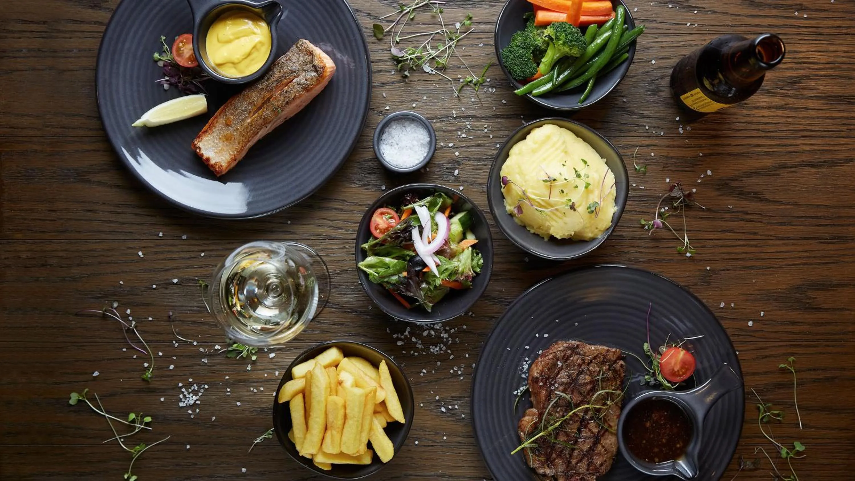 Restaurant/places to eat in Holiday Inn Express Melbourne Southbank by IHG