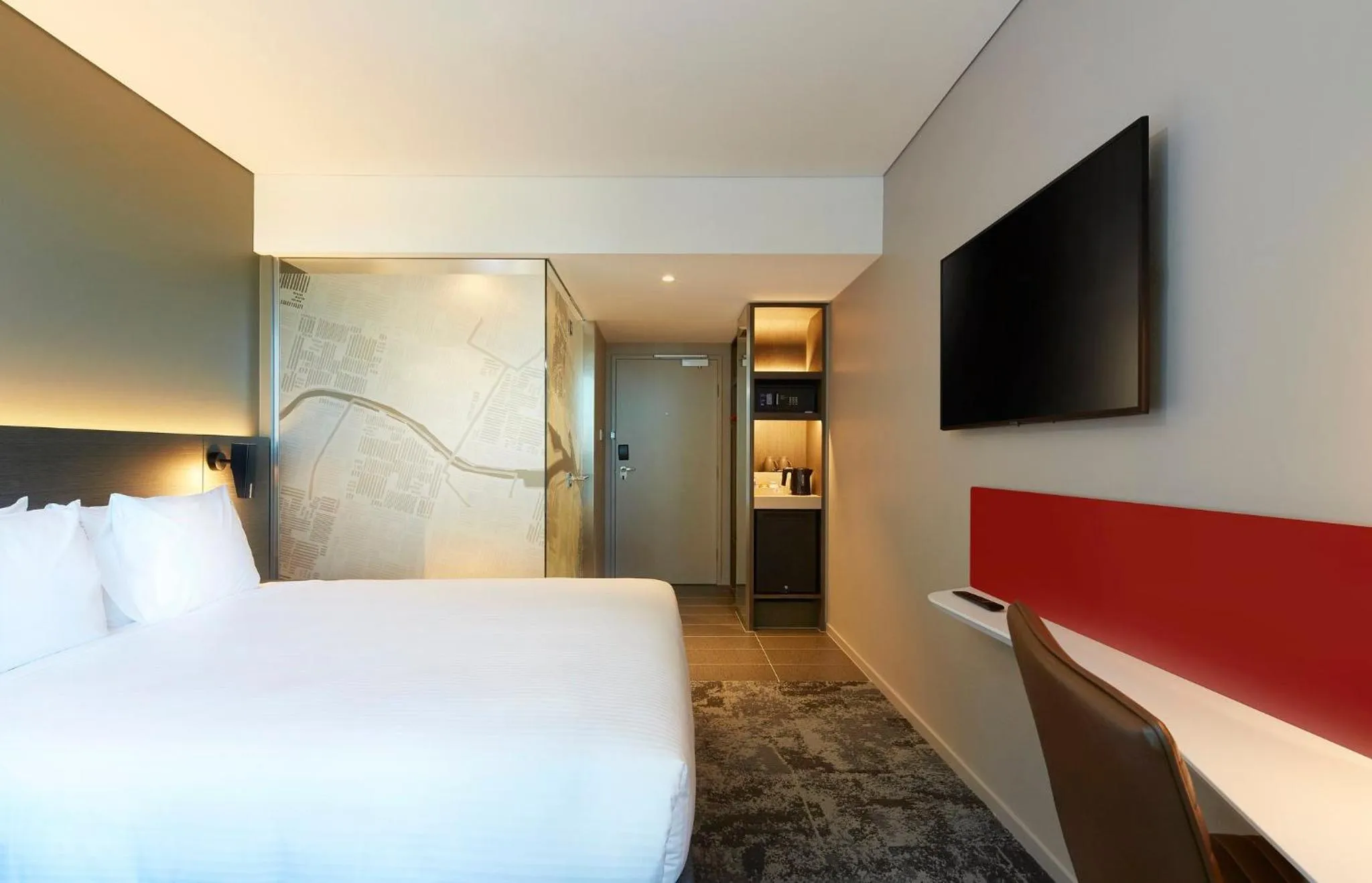 Photo of the whole room, Bed in Holiday Inn Express Melbourne Southbank by IHG