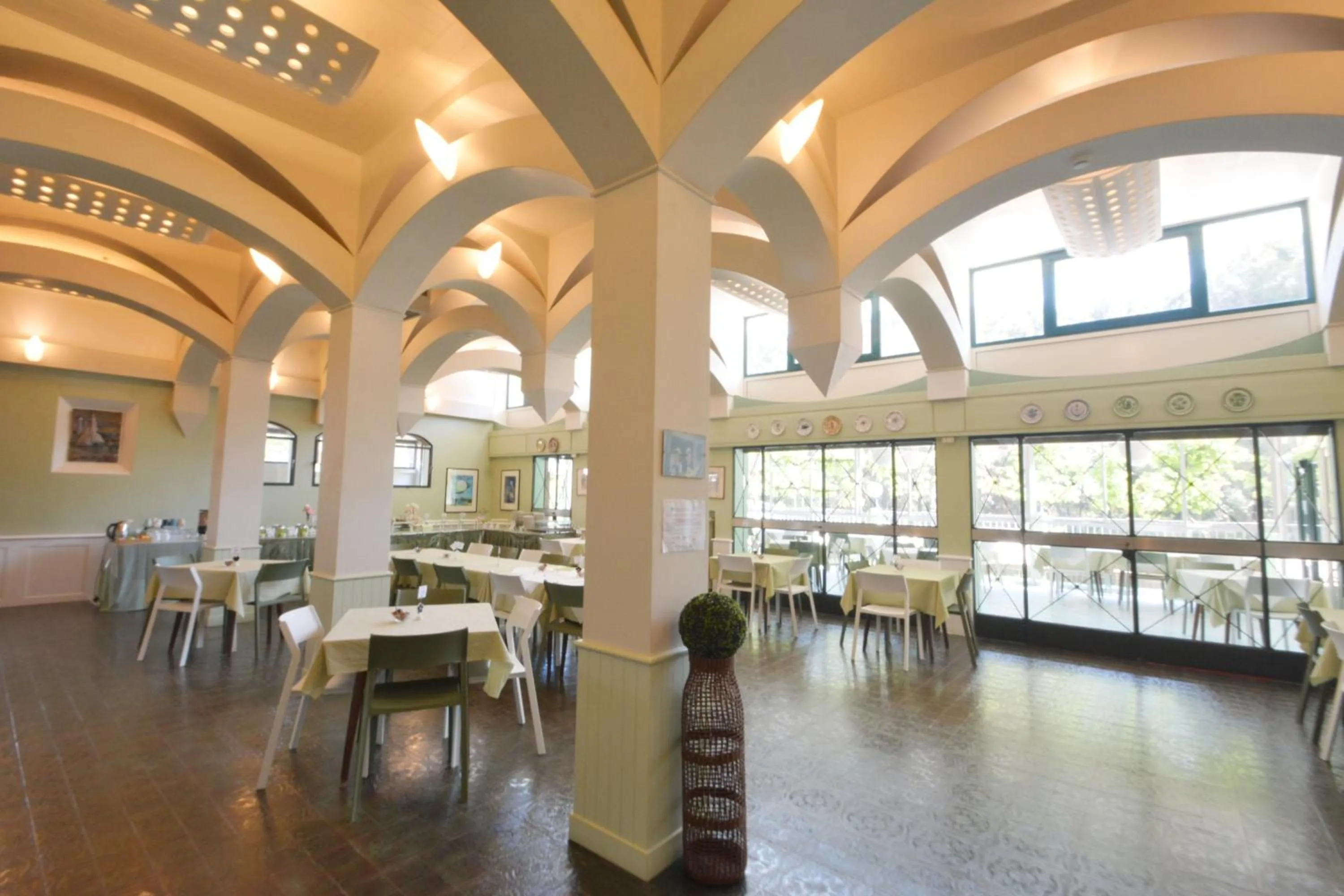 Restaurant/places to eat in Hotel Maddalena