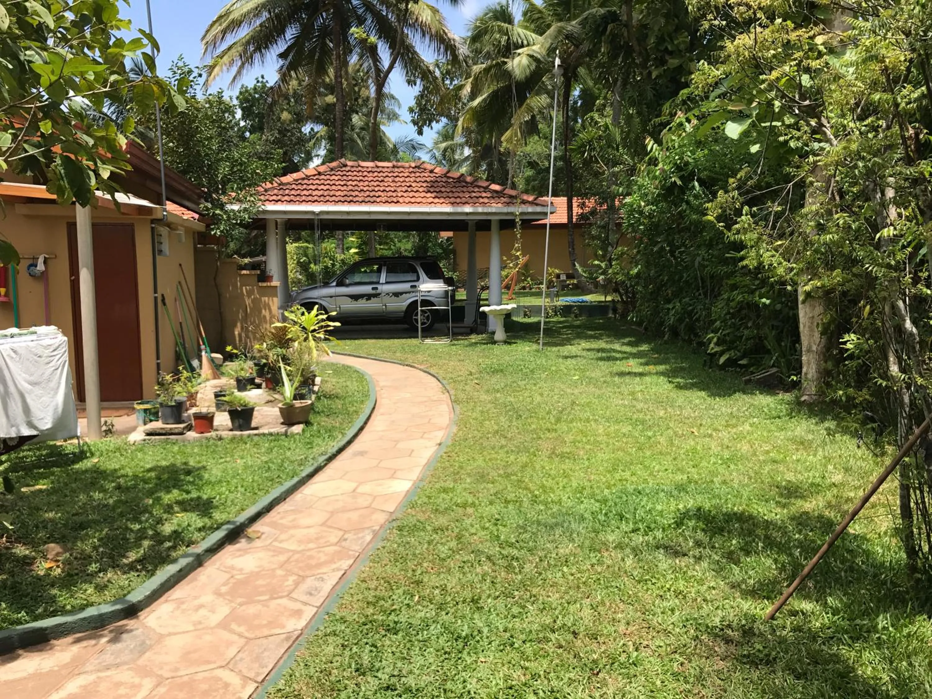 Property building in Villa Shade