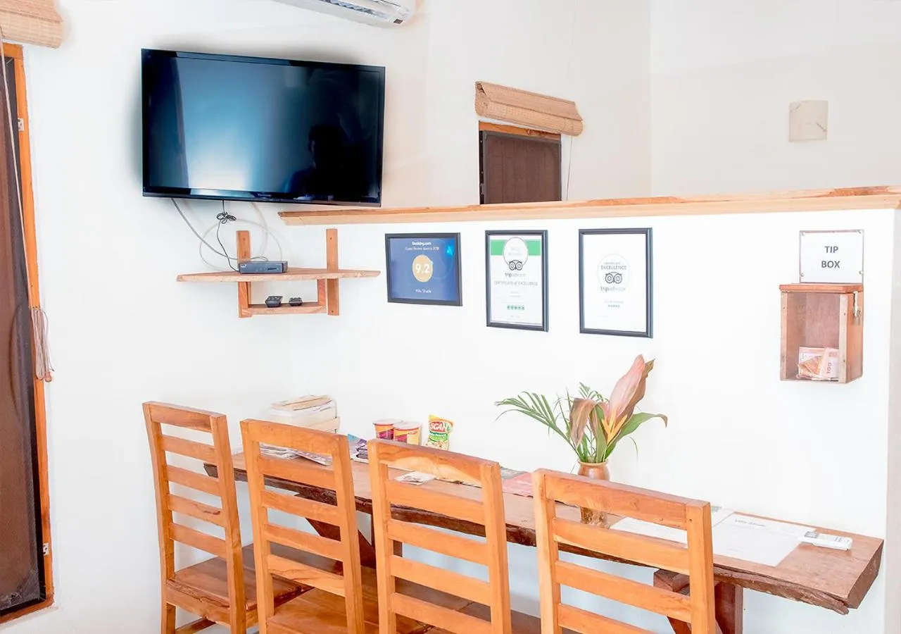 Communal lounge/ TV room in Villa Shade