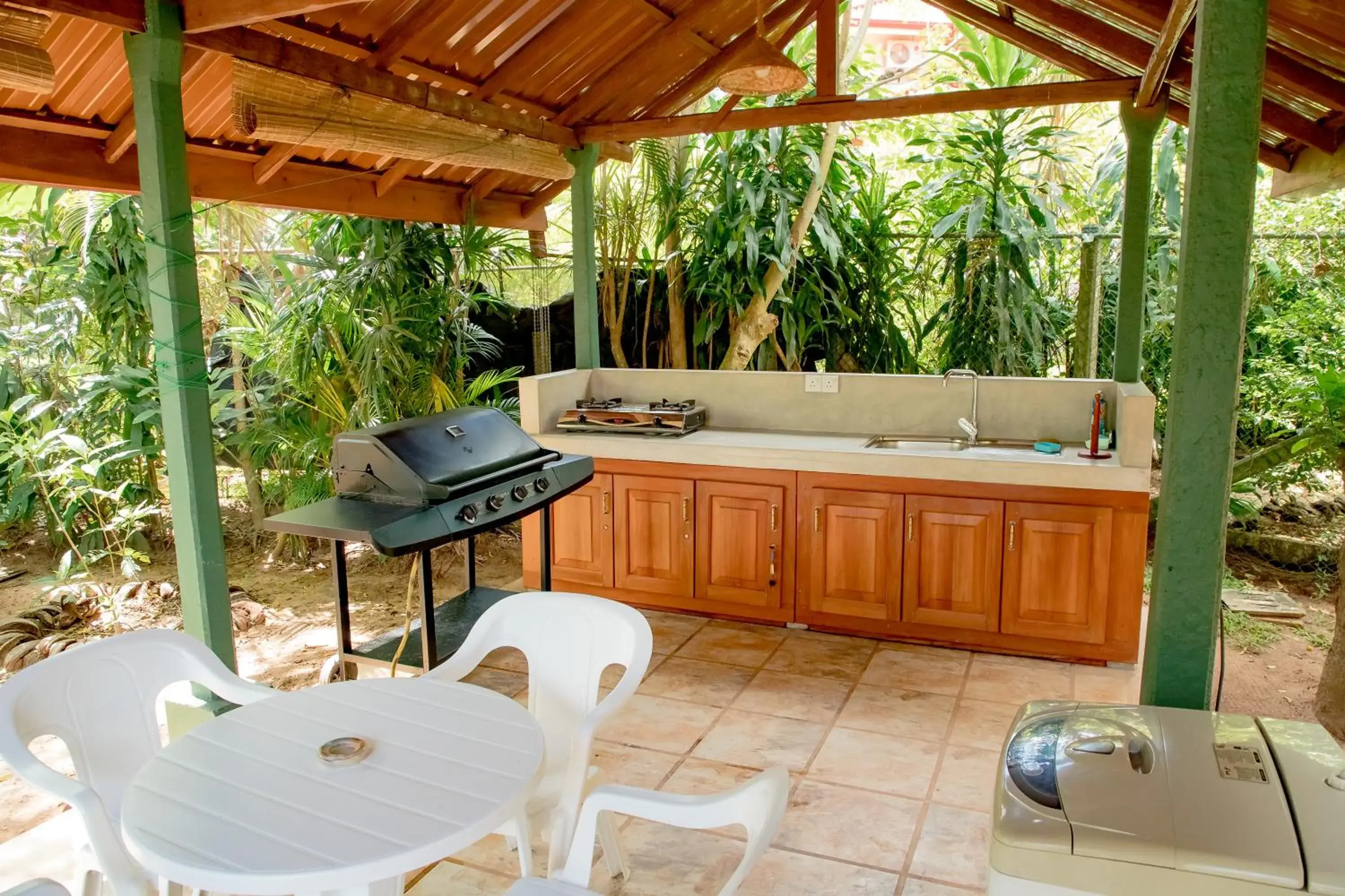 Property building in Villa Shade Property building in Villa Shade