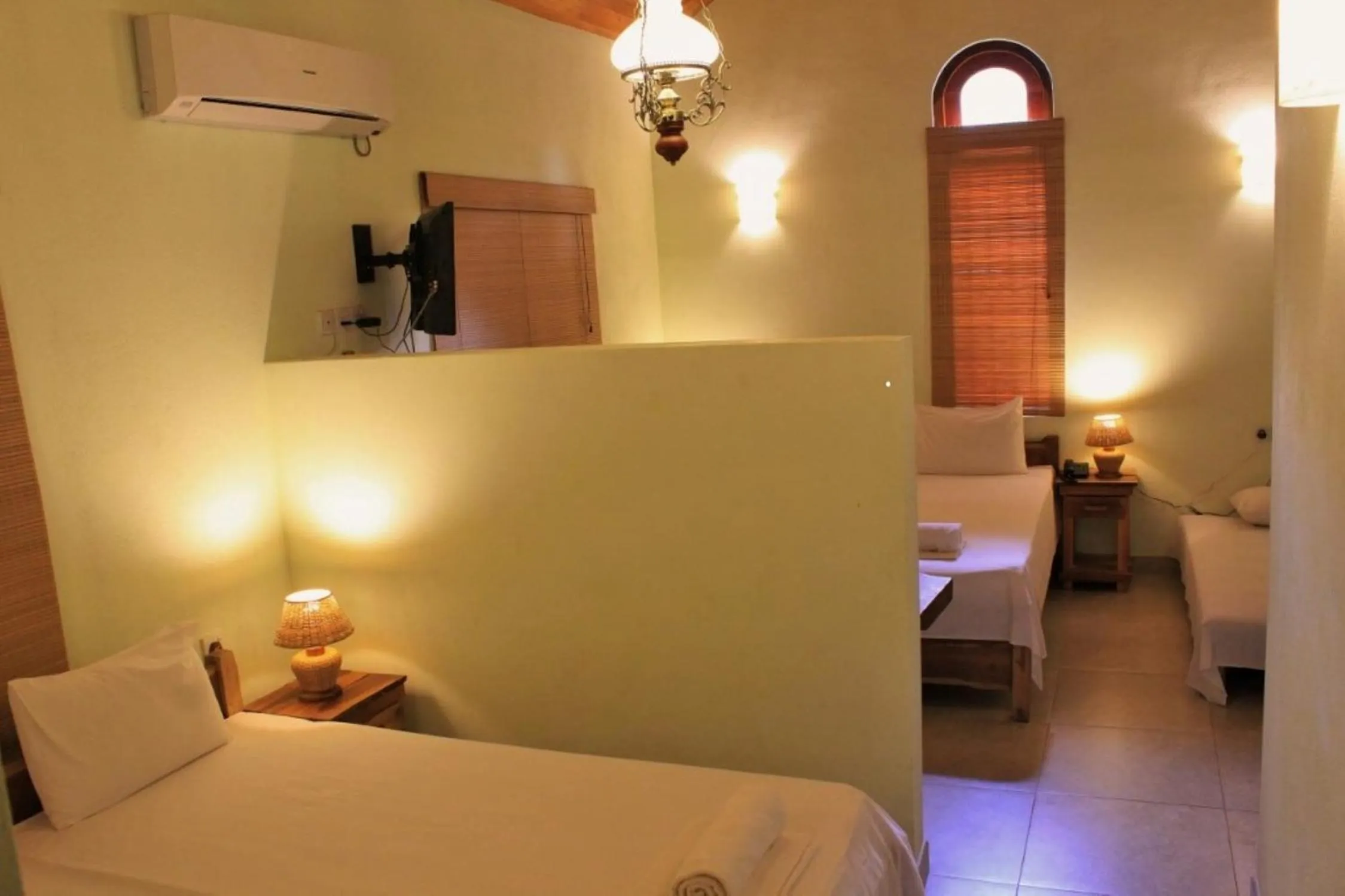 Photo of the whole room, Bed in Villa Shade