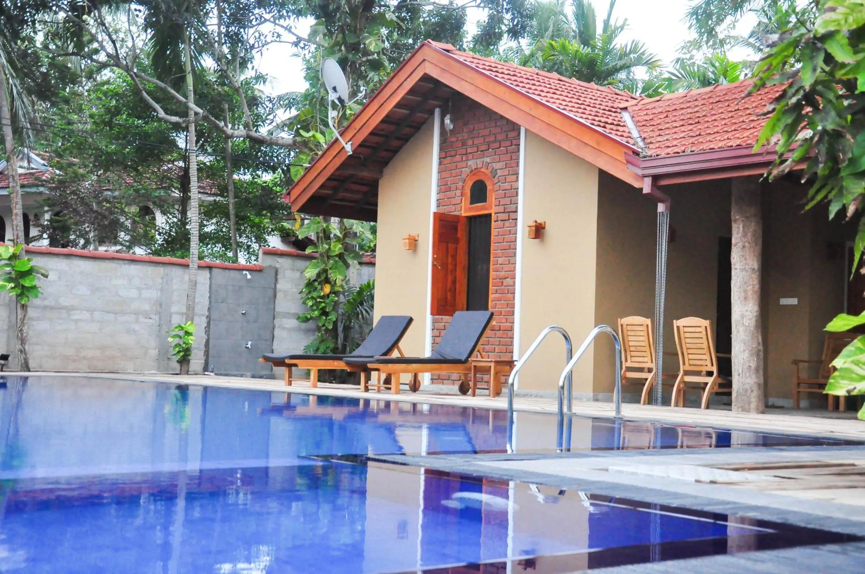 Pool view in Villa Shade