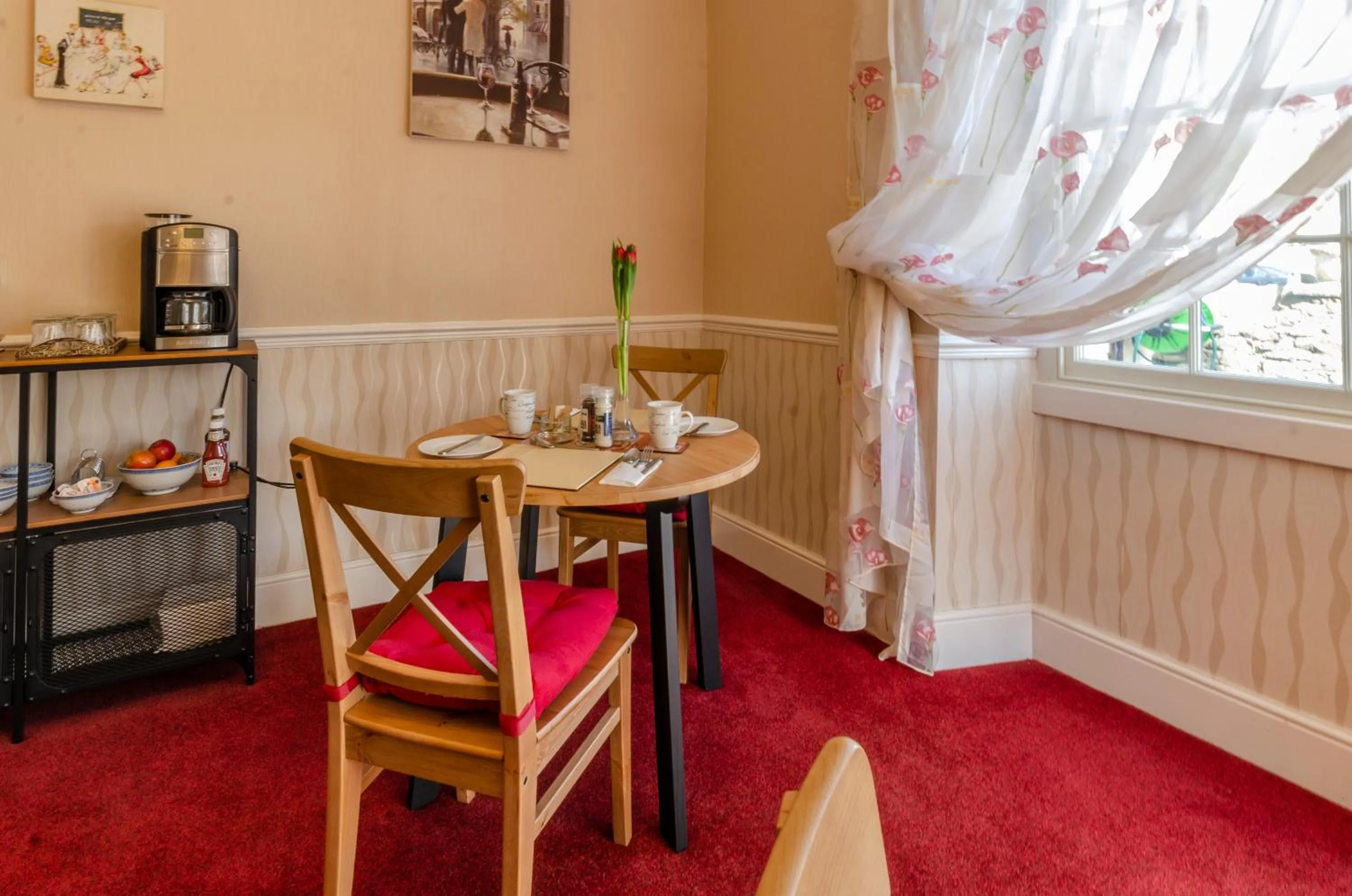 Breakfast in Pinfold House