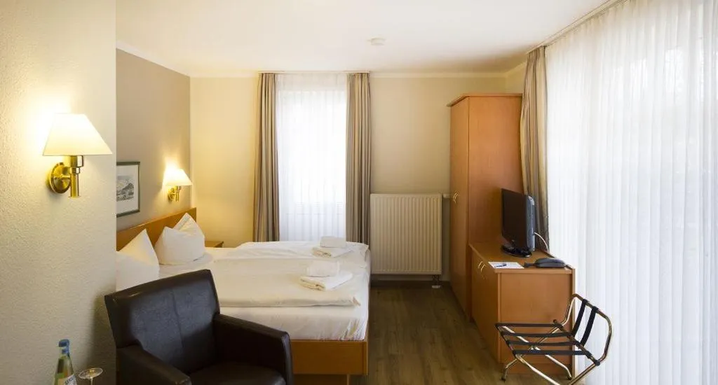 Photo of the whole room, Bed in R&R Villen Baabe