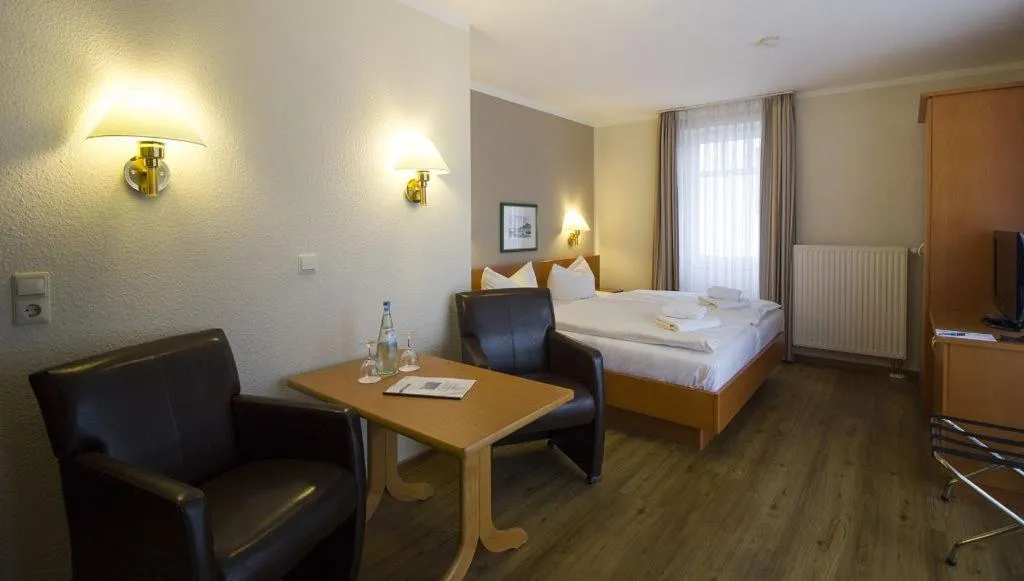 Photo of the whole room, Bed in R&R Villen Baabe