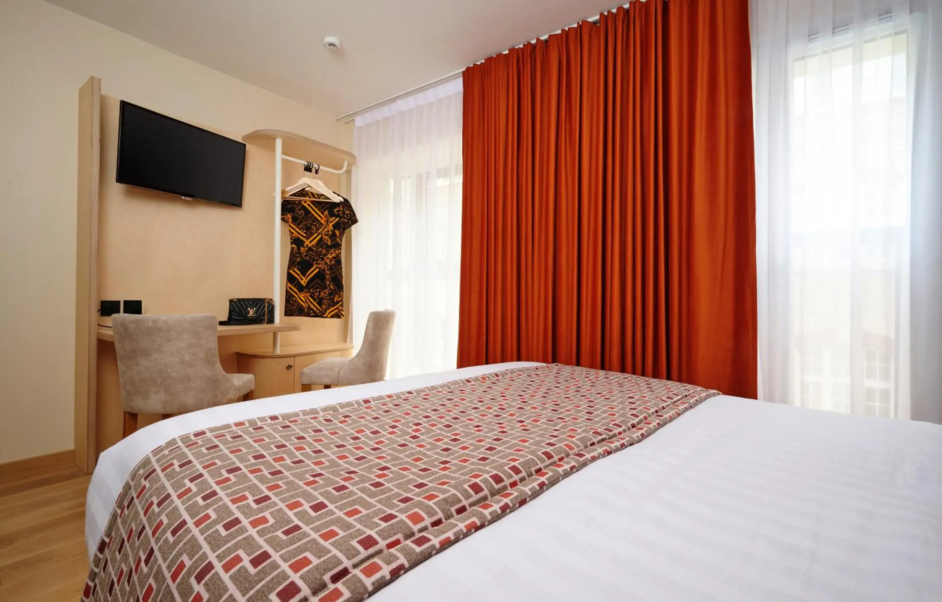 Photo of the whole room, Bed in VLH Montparnasse Eiffel Photo of the whole room, Bed in VLH Montparnasse Eiffel