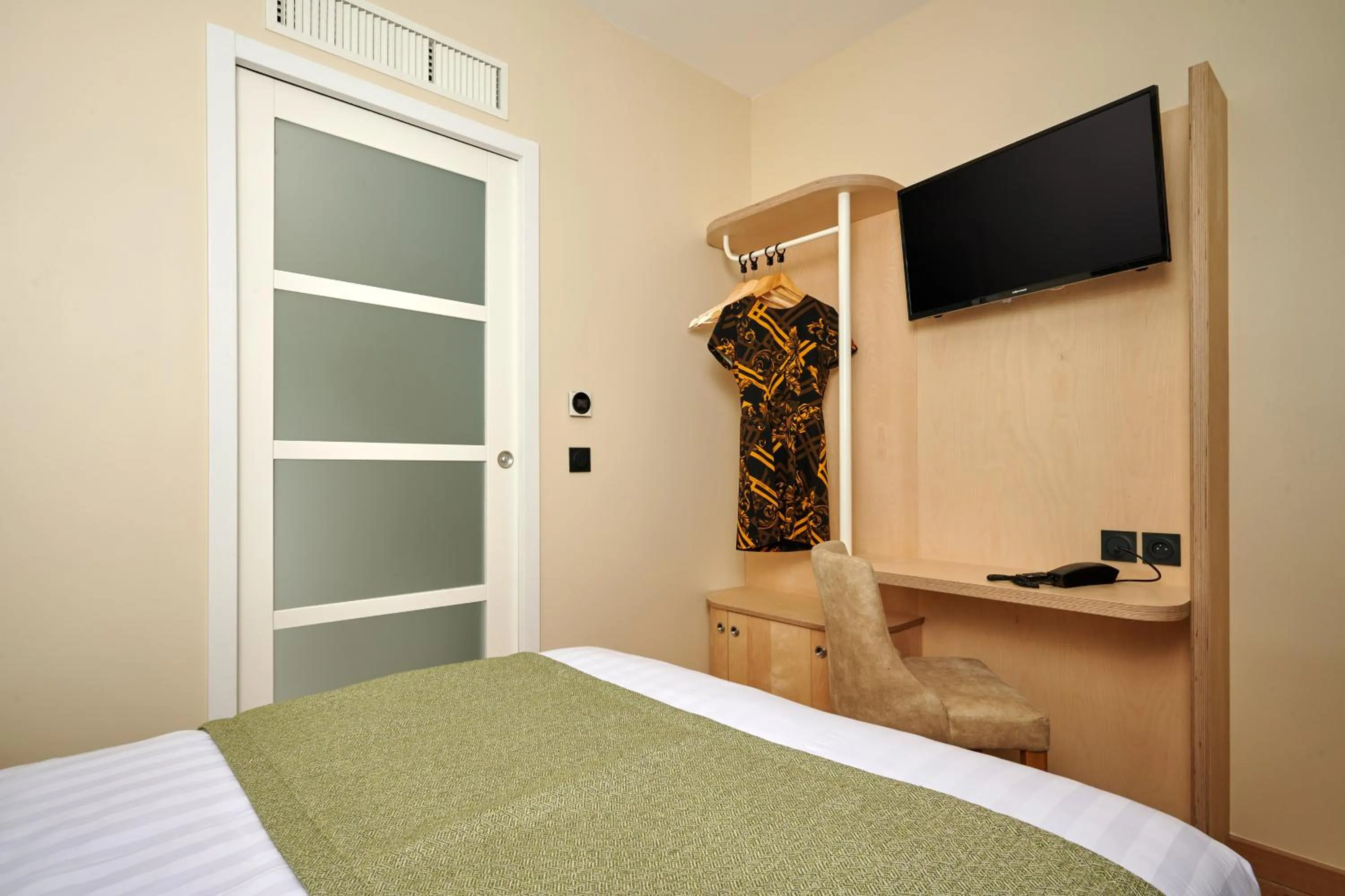 Bedroom, Bed in VLH Montparnasse Eiffel