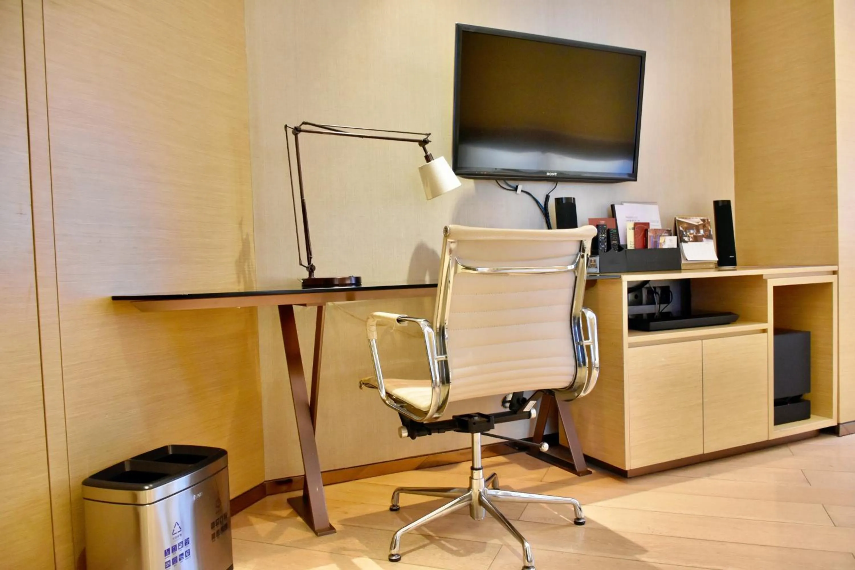 TV and multimedia in Fraser Suites Guangzhou