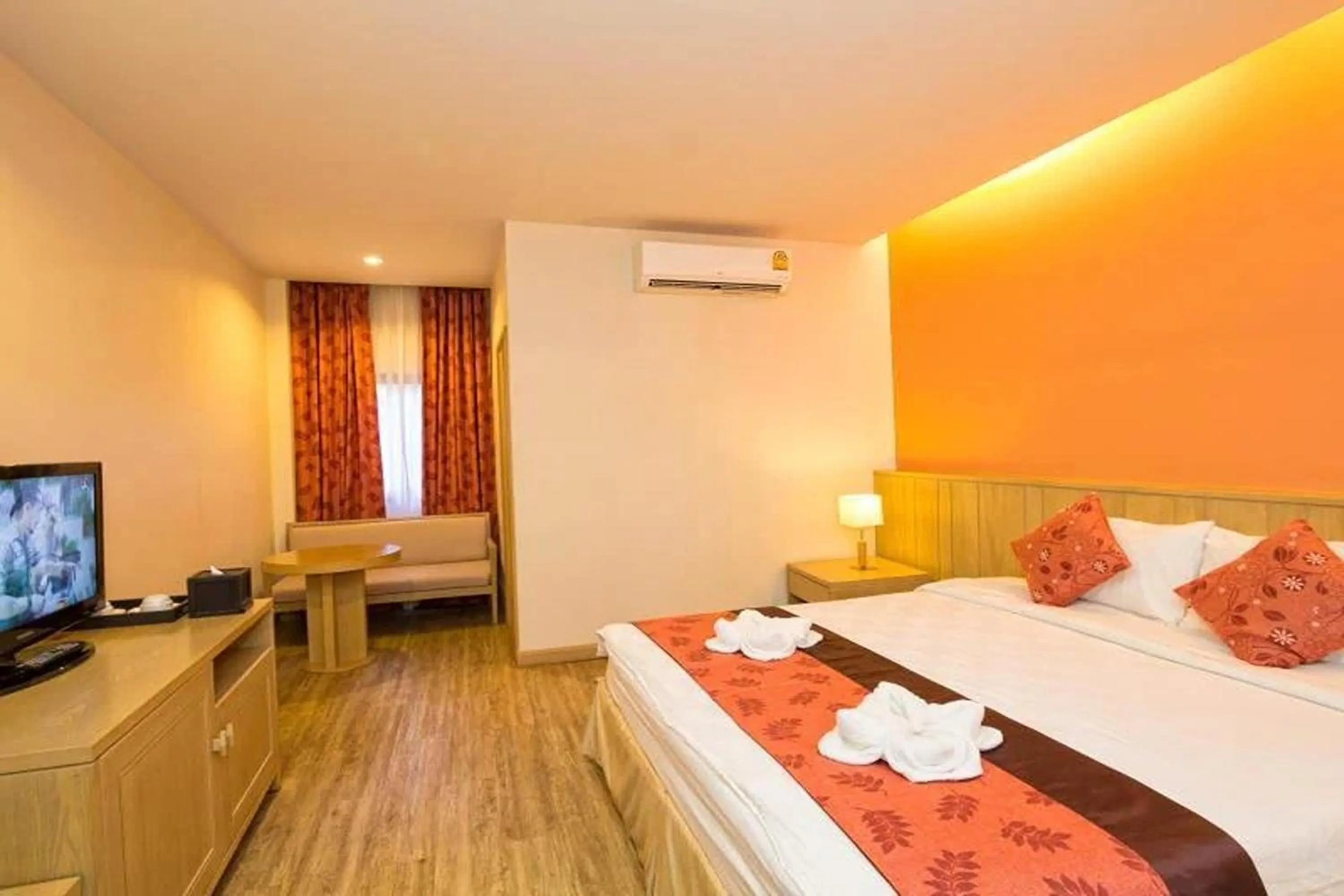 Bedroom, Bed in Panya Resort Hotel