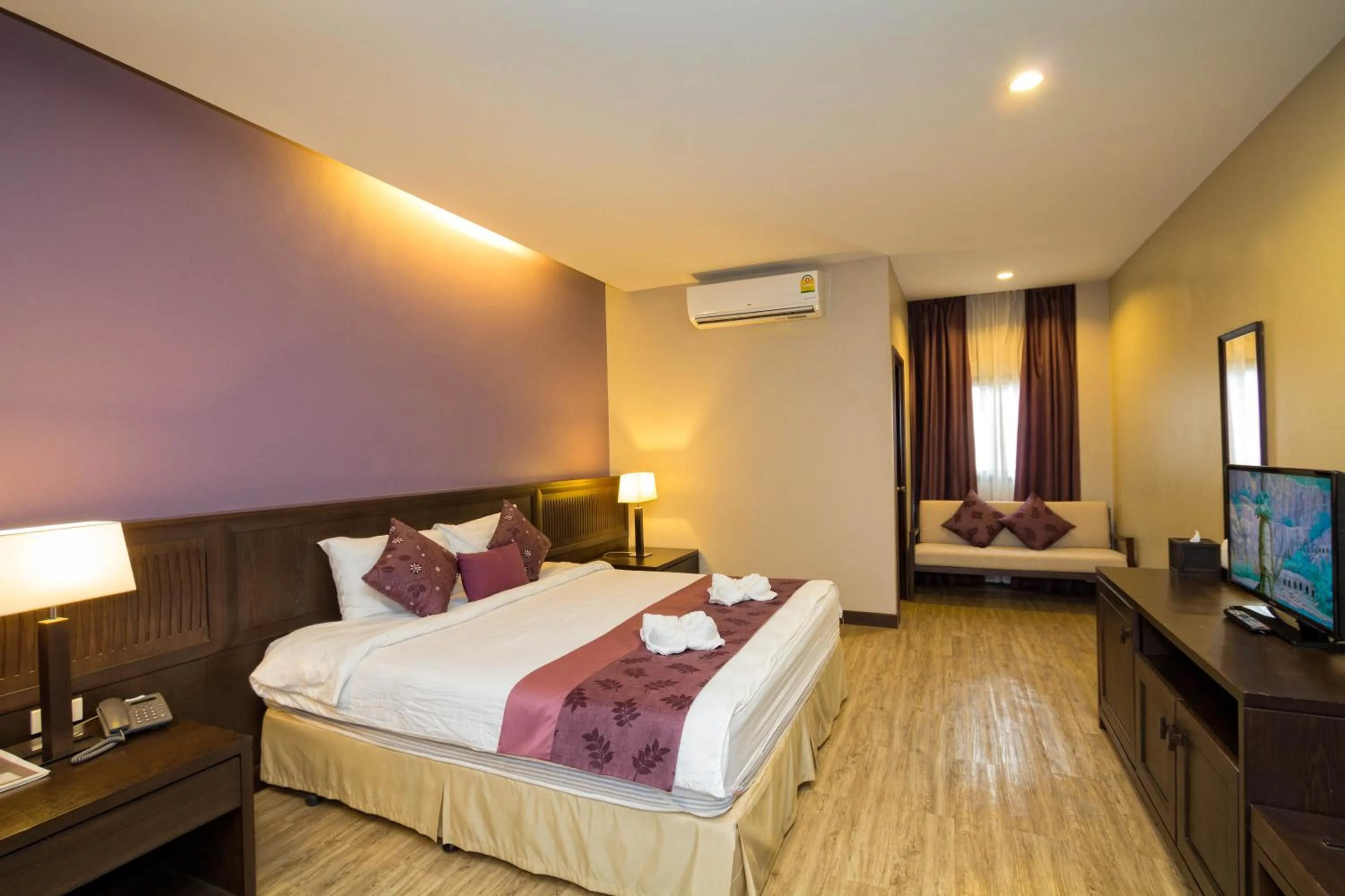 Bedroom, Bed in Panya Resort Hotel