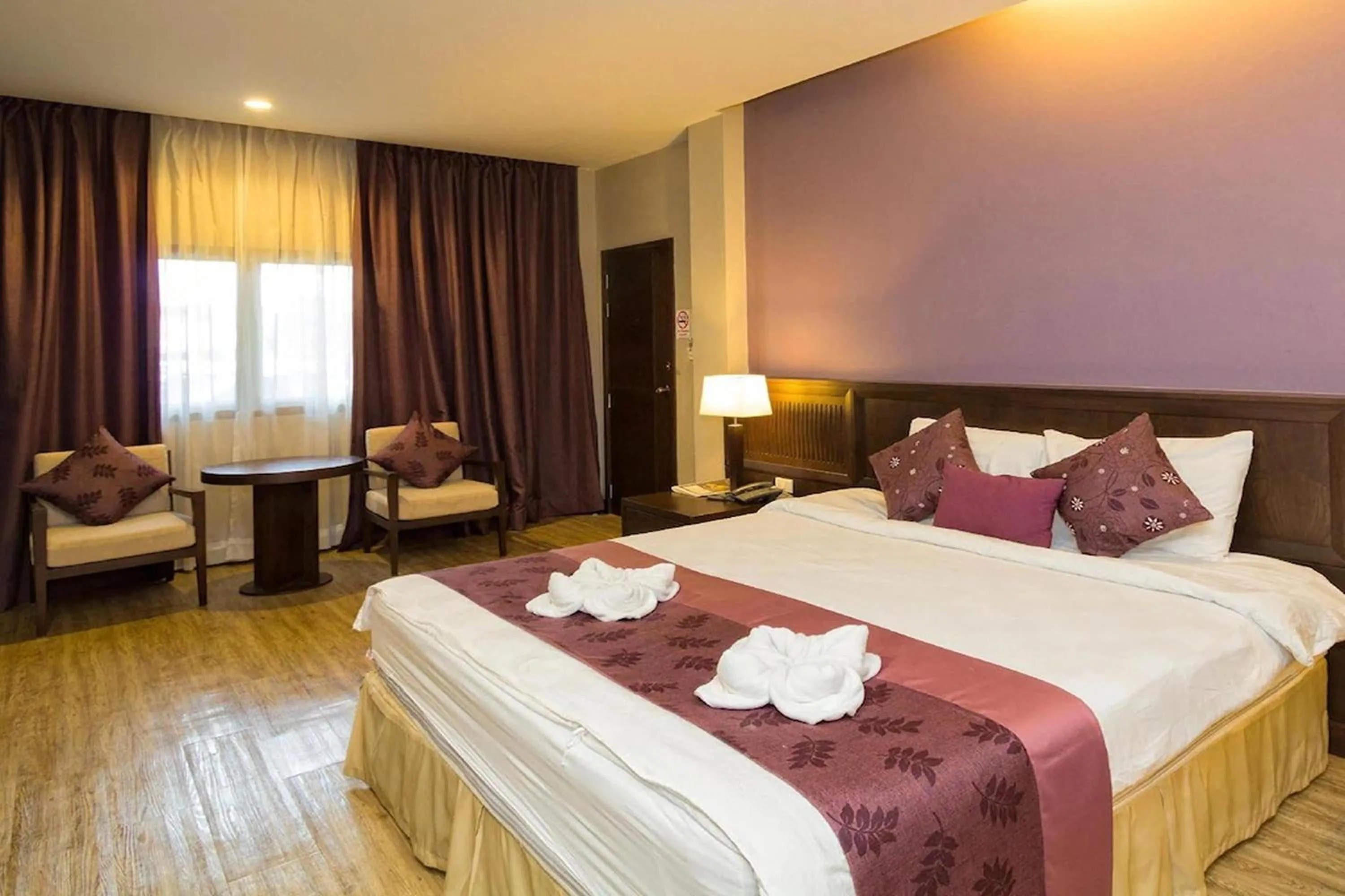 Bed in Panya Resort Hotel