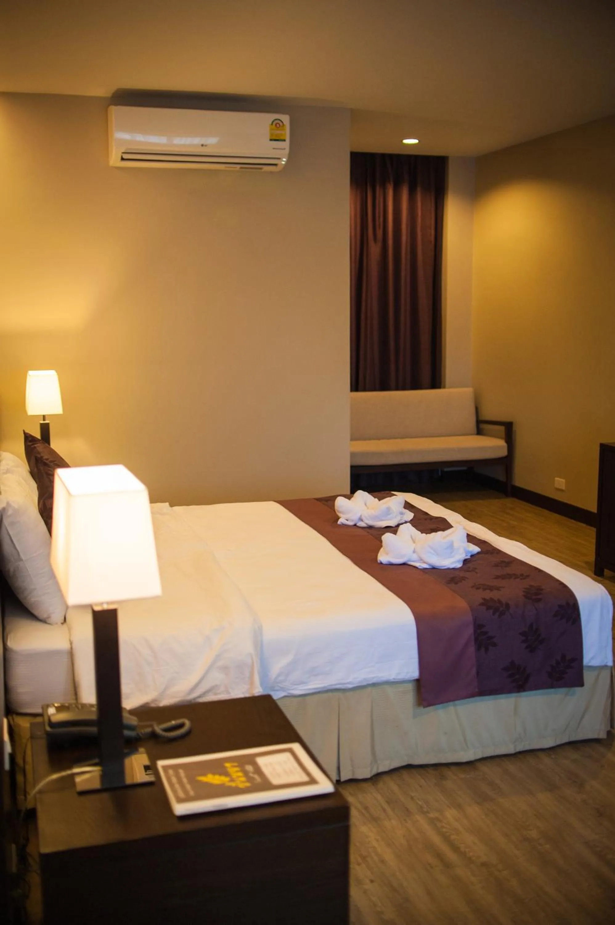 Bed in Panya Resort Hotel