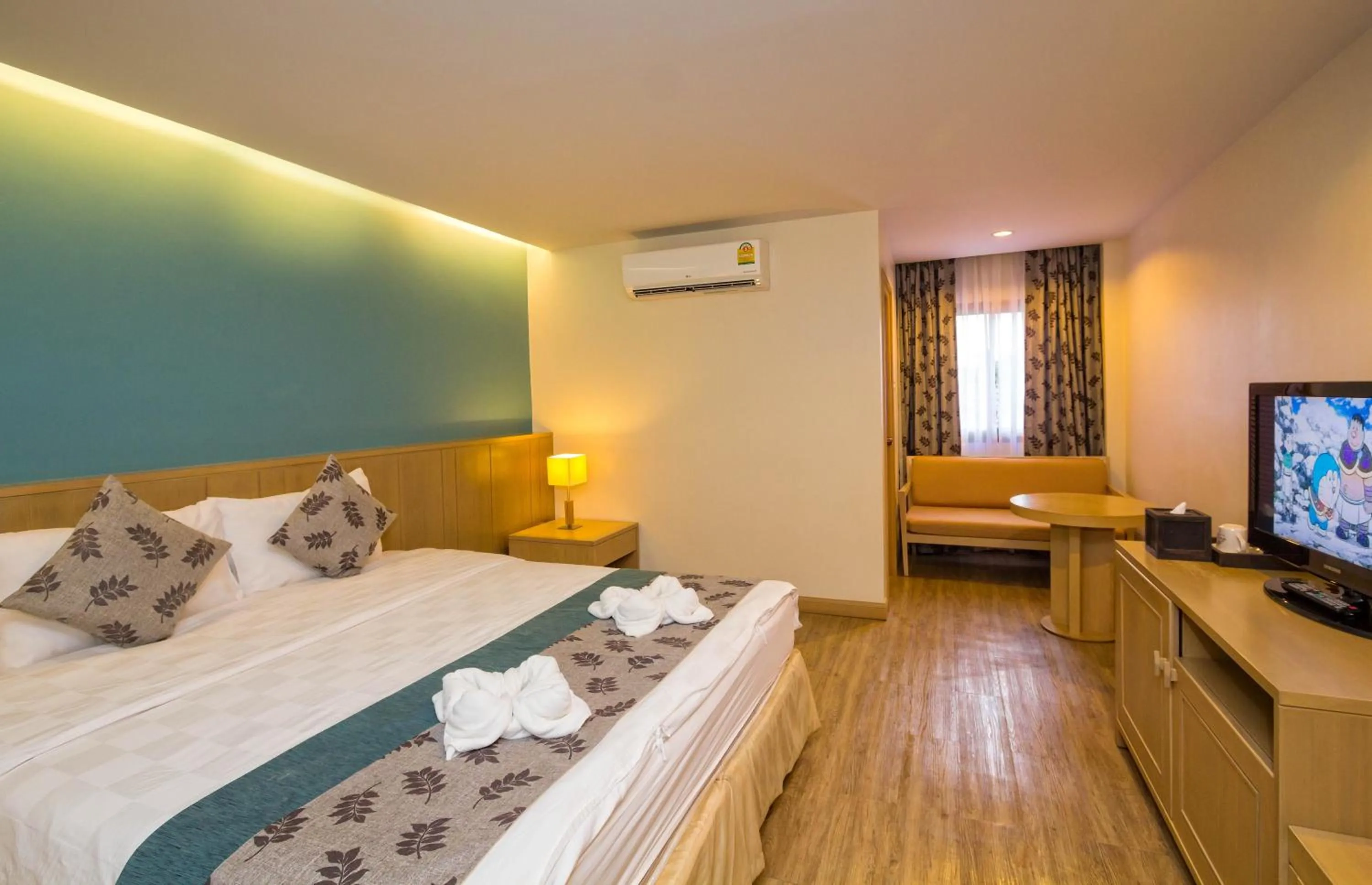 Bed in Panya Resort Hotel