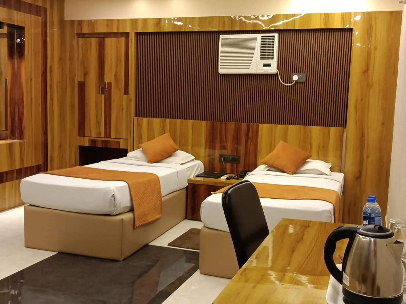 Bed in Hotel Executive Tower