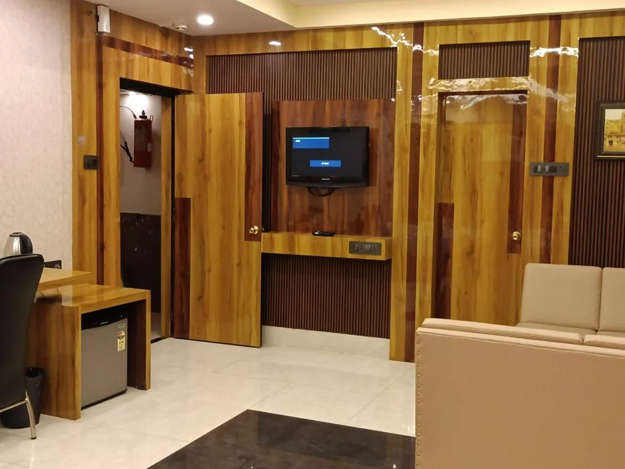 TV and multimedia in Hotel Executive Tower