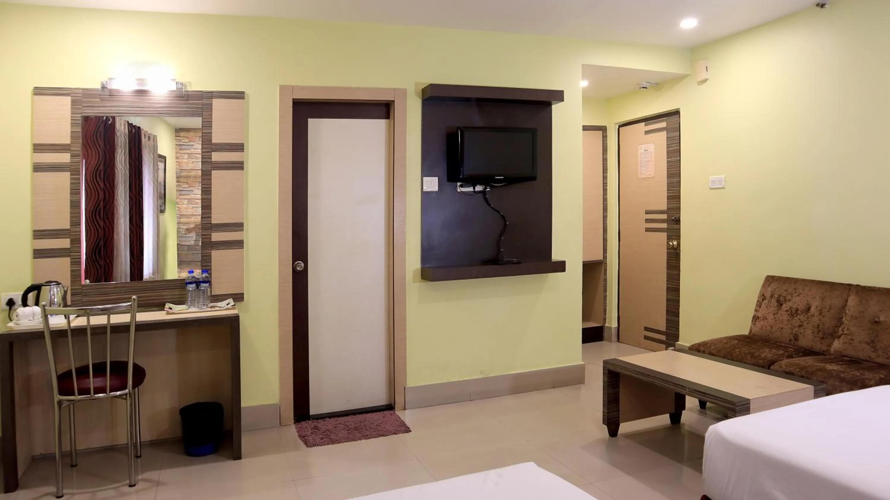 TV and multimedia, Bed in Hotel Executive Tower