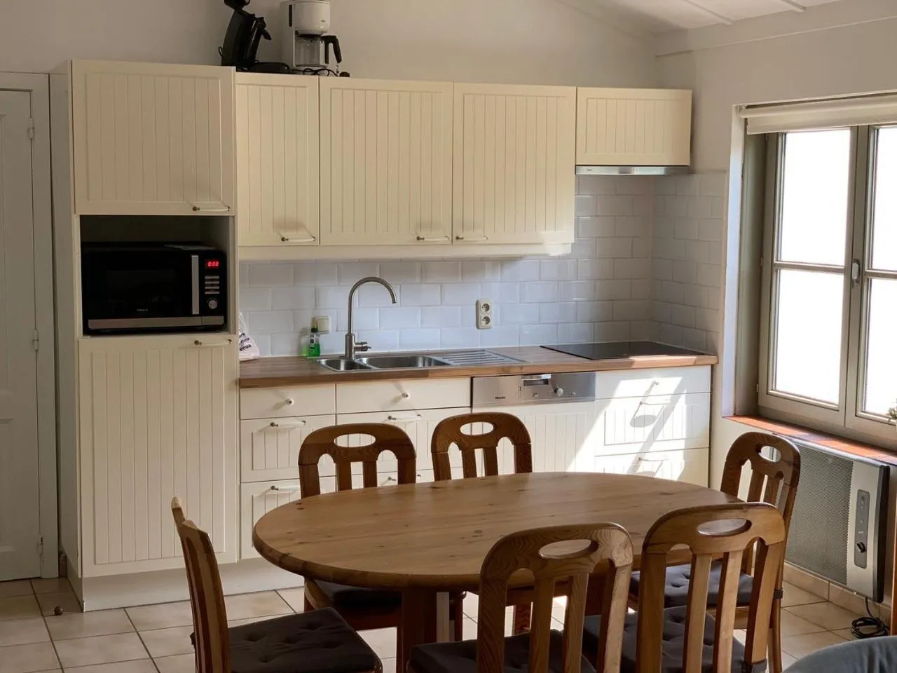 Kitchen or kitchenette in Zeepark Zeewind