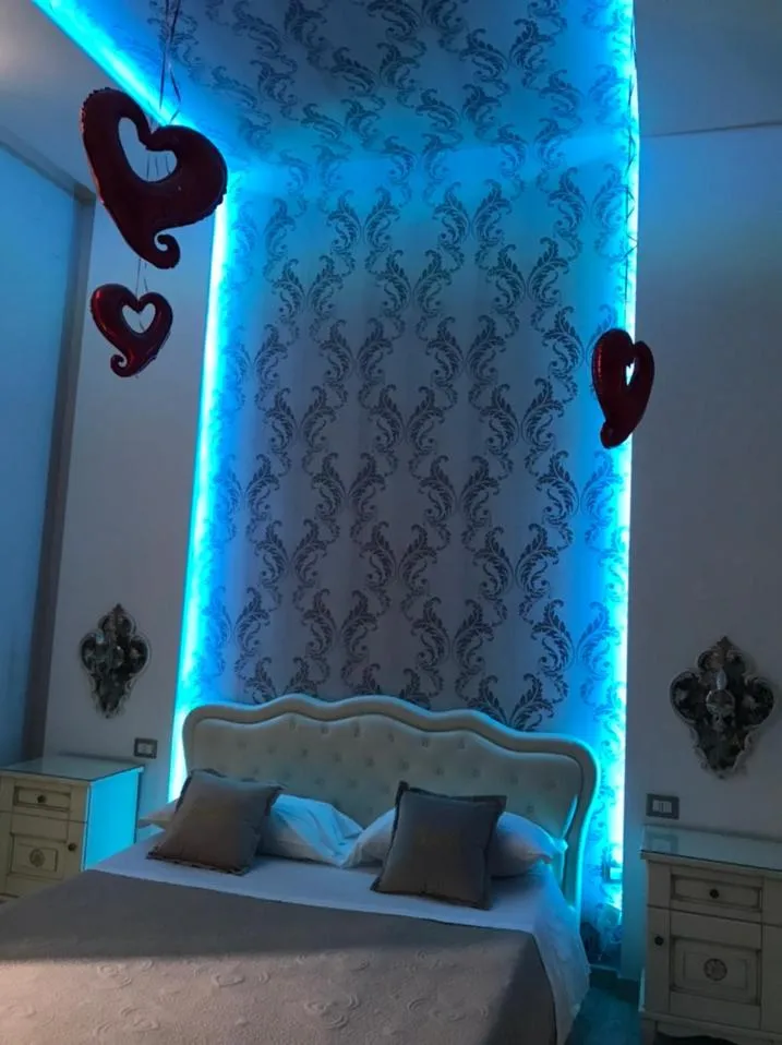 Bedroom, Bed in Gold94