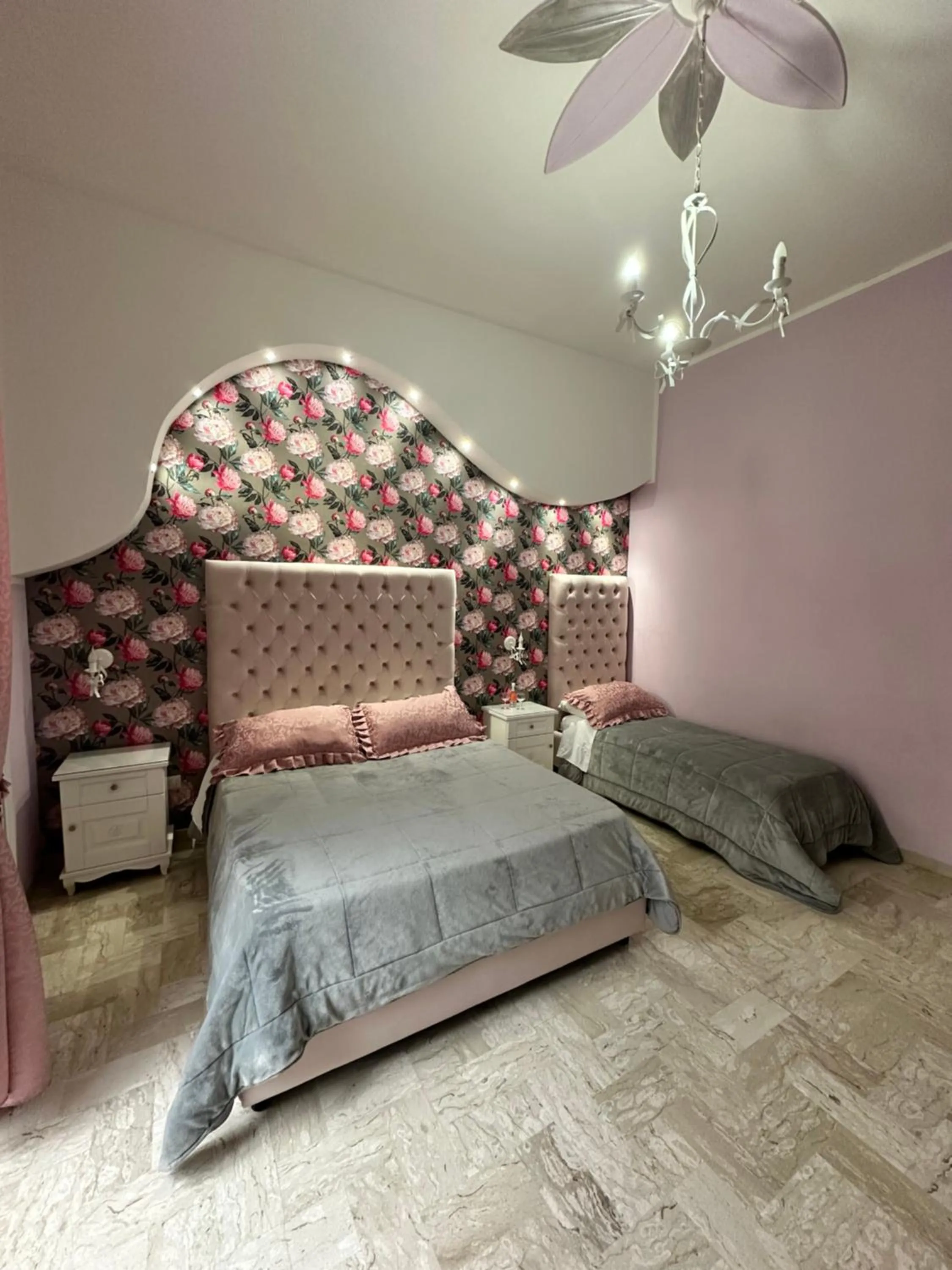 Bedroom, Bed in Gold94