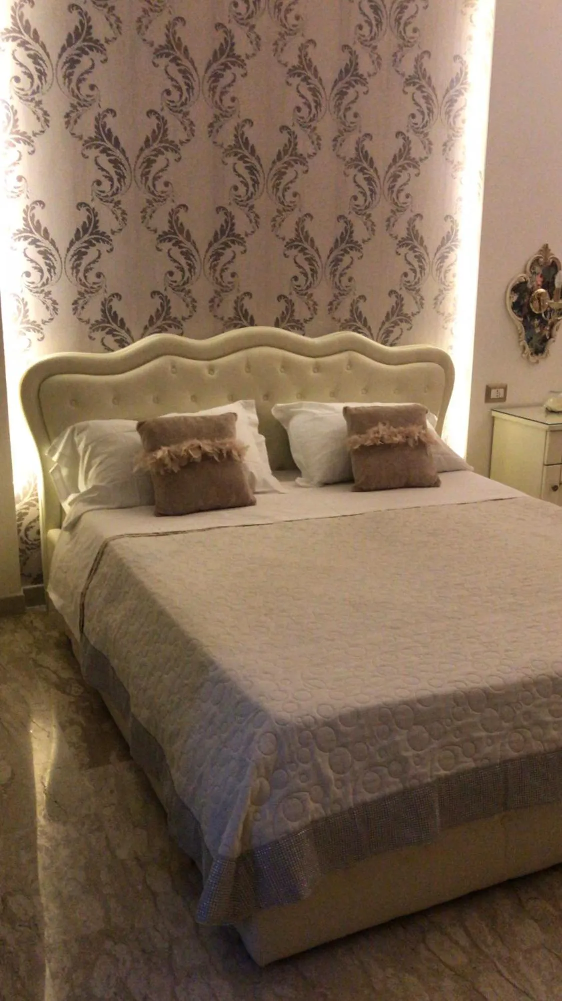 Bedroom, Bed in Gold94