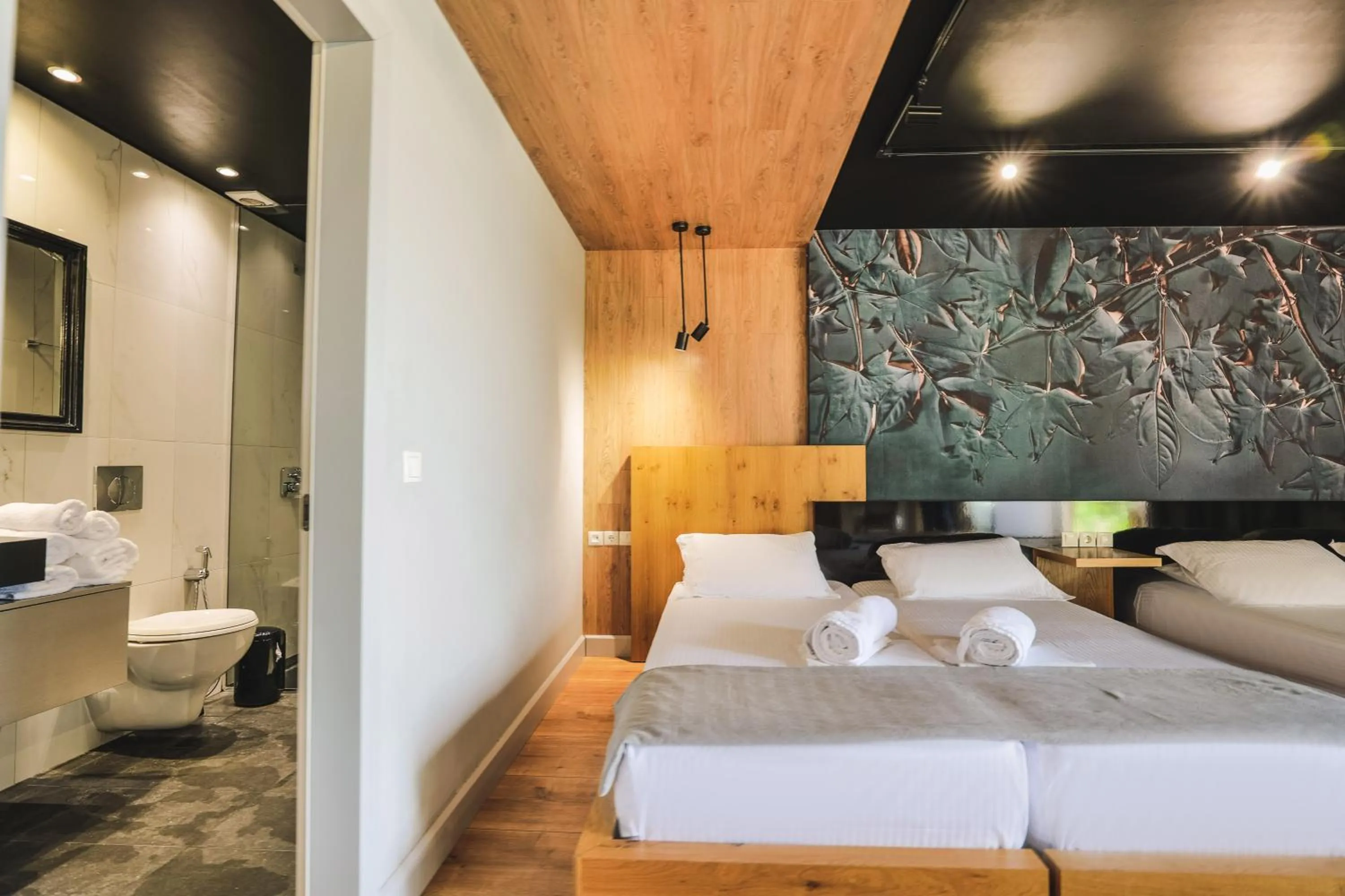 Bathroom, Bed in Porto Eda Hotel