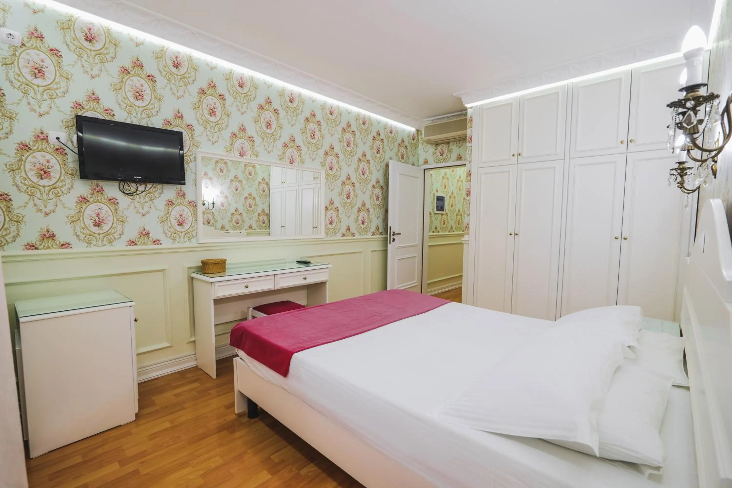 Photo of the whole room, Bed in Porto Eda Hotel