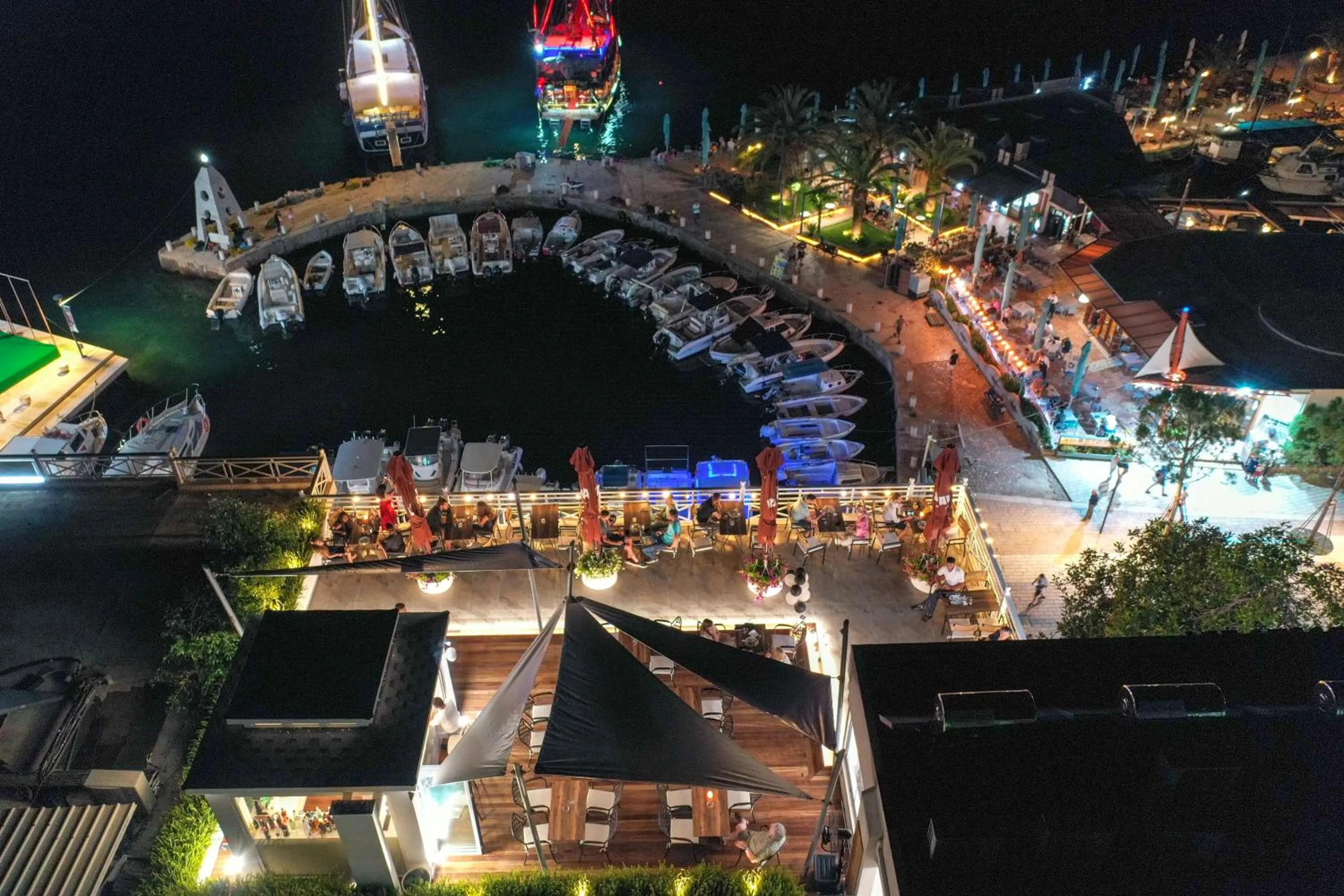 Restaurant/places to eat in Porto Eda Hotel