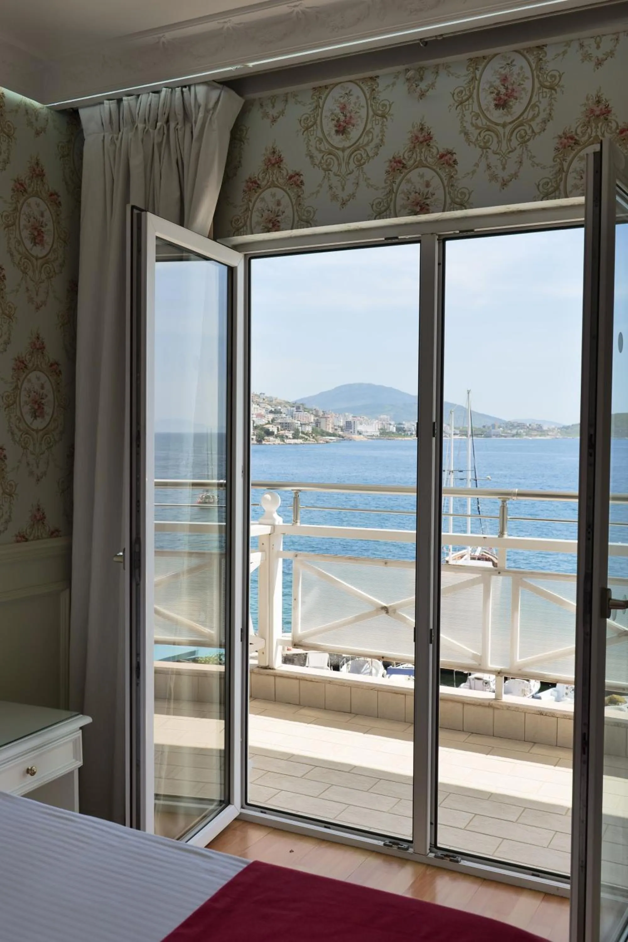 Balcony/Terrace, Bed in Porto Eda Hotel