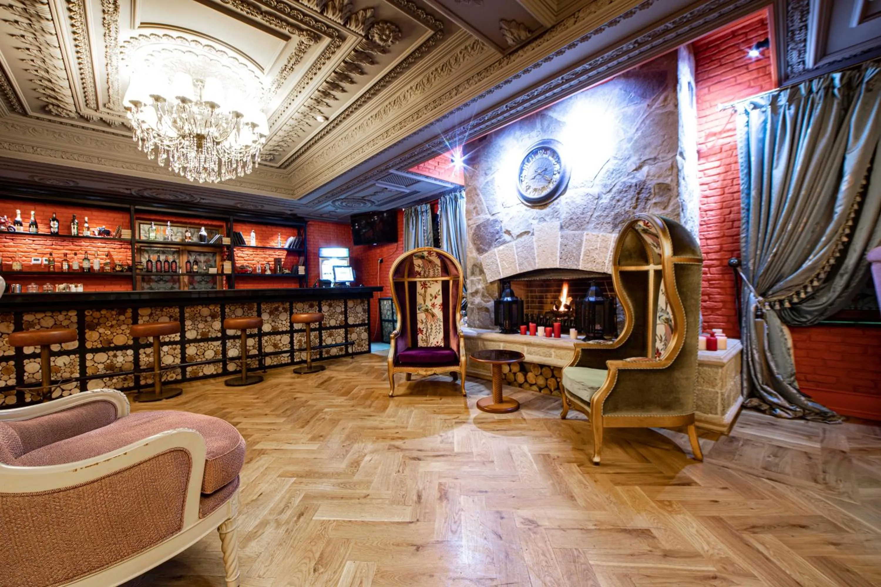 Restaurant/places to eat in Sapphire Bayil Hotel