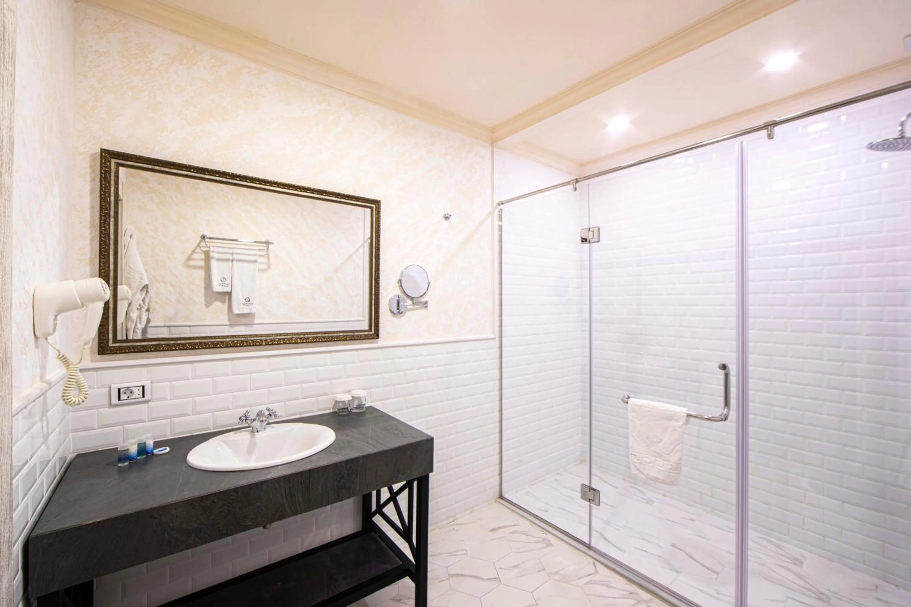 Bathroom in Sapphire Bayil Hotel