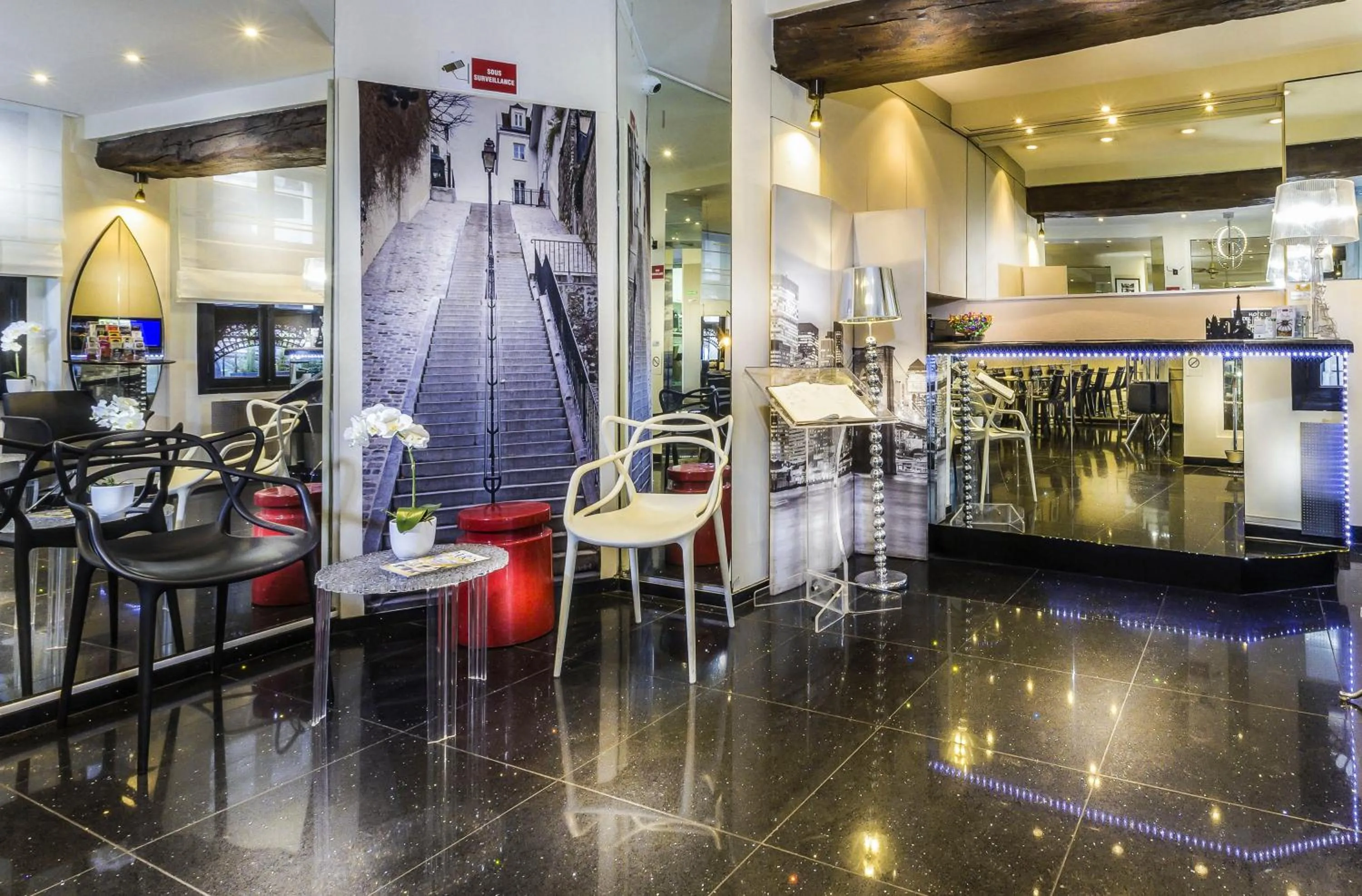 Lobby or reception in Hotel Ile de France Opéra