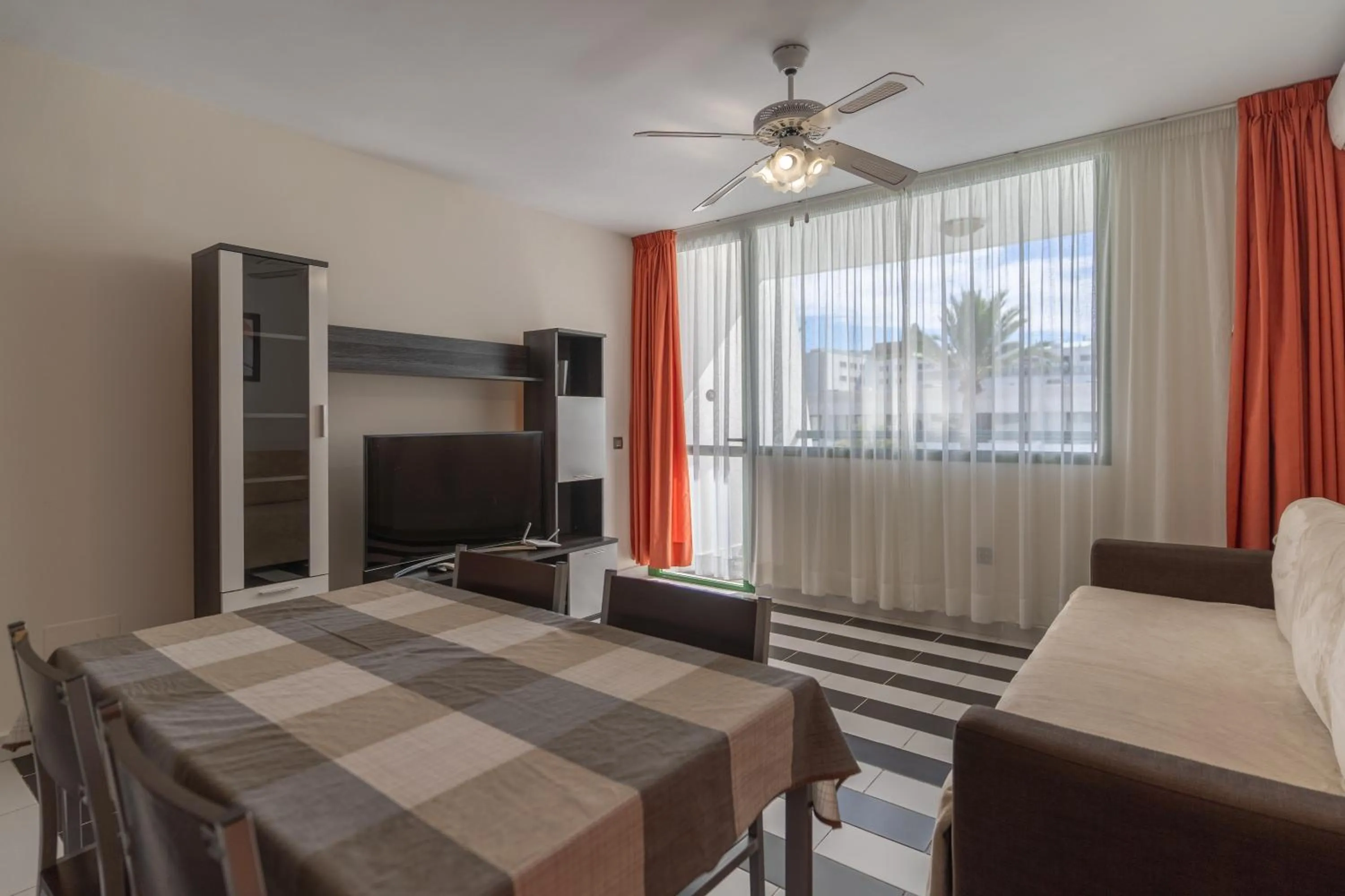 Living room, Bed in Optimist Tenerife