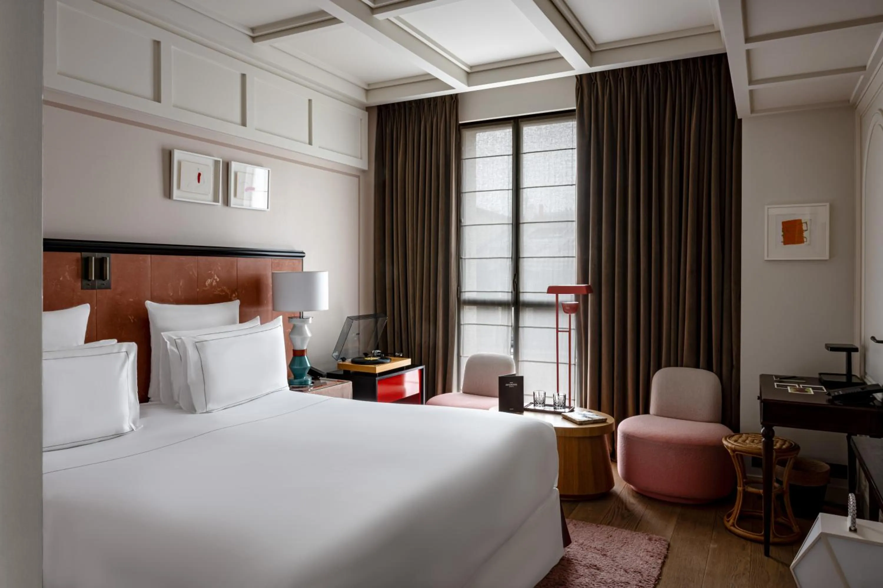 Photo of the whole room, Bed in Experimental Marais