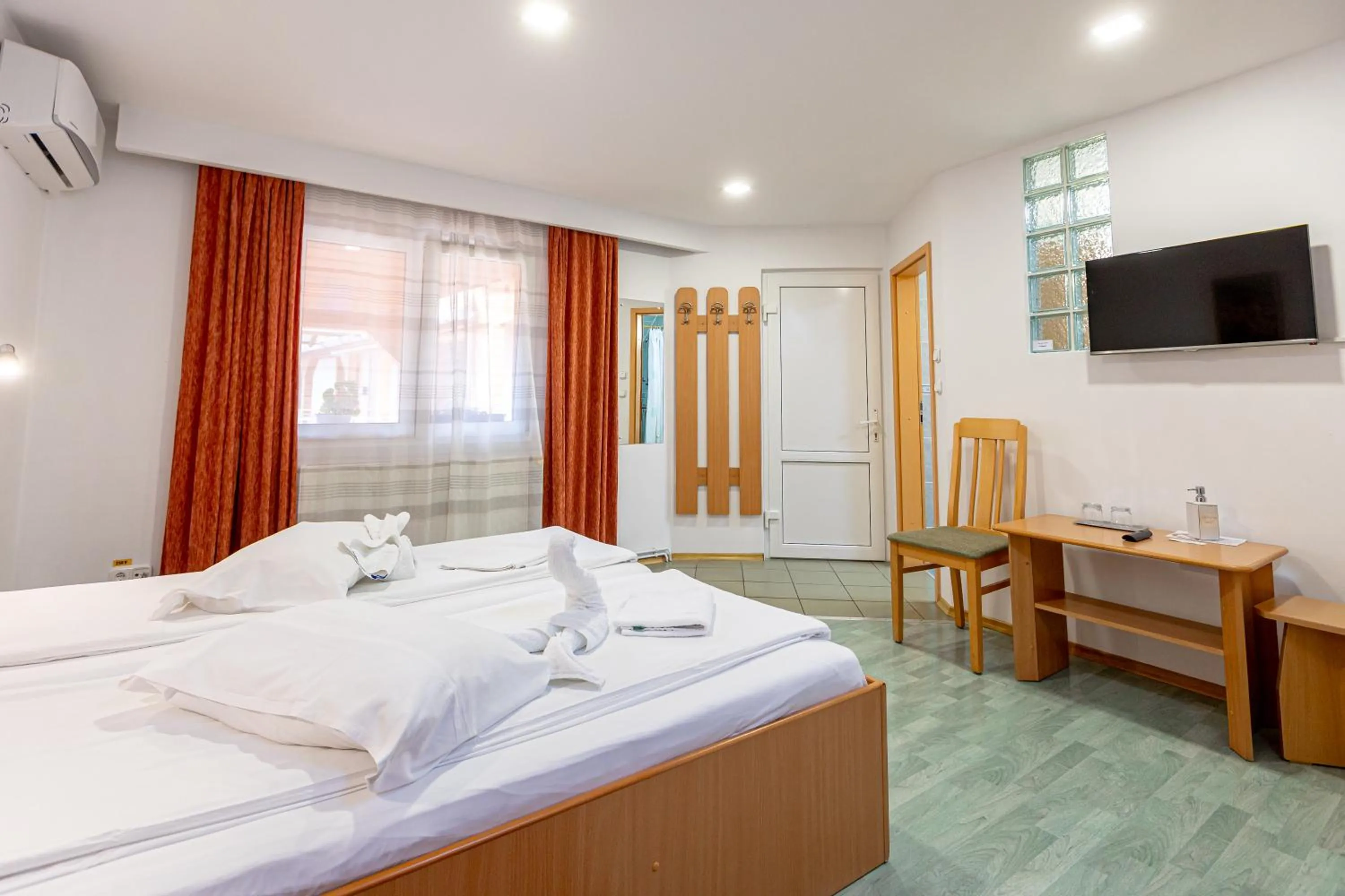 Photo of the whole room, Bed in Pensiunea Joker