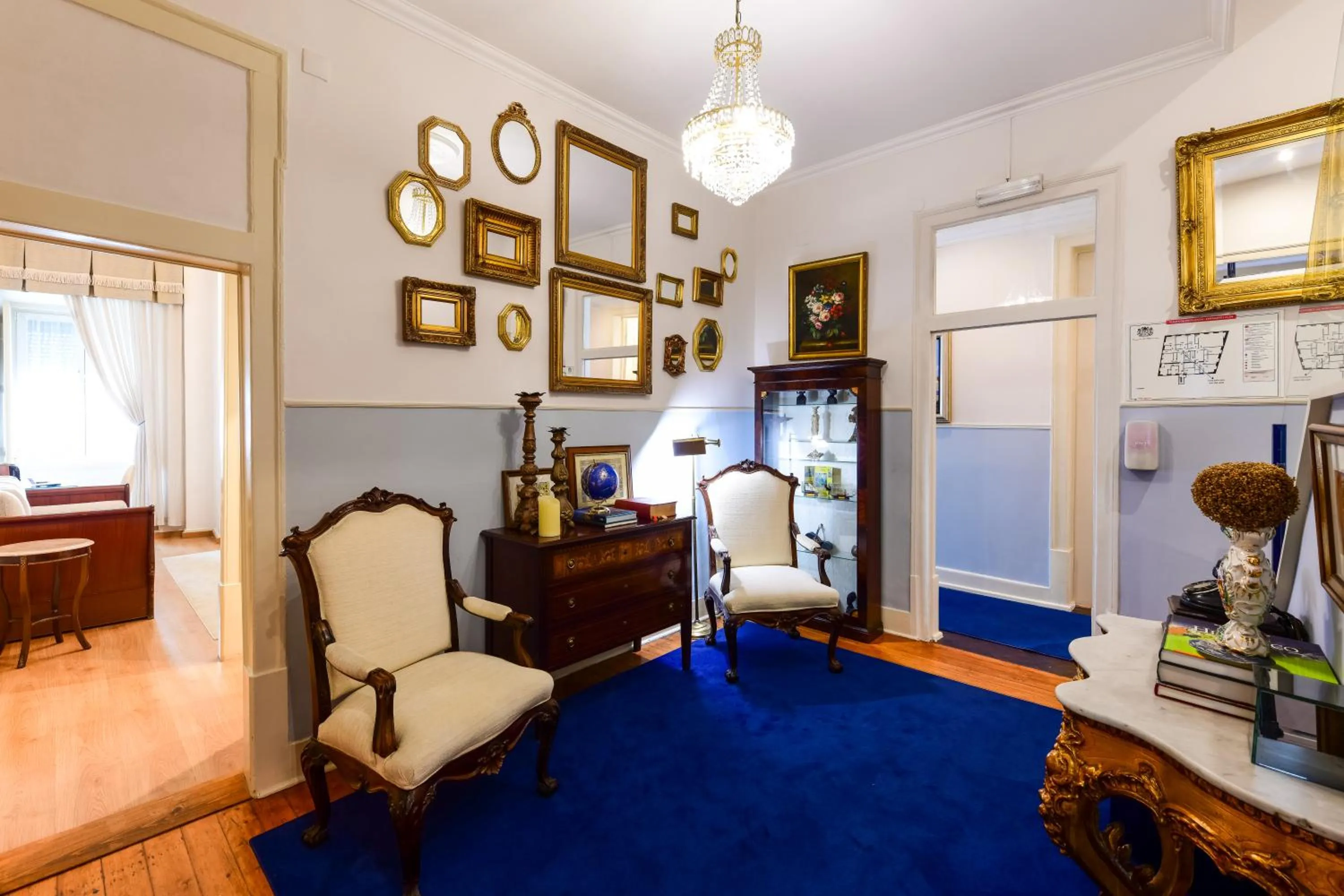 Communal lounge/ TV room in Casa de Sao Mamede Hotel