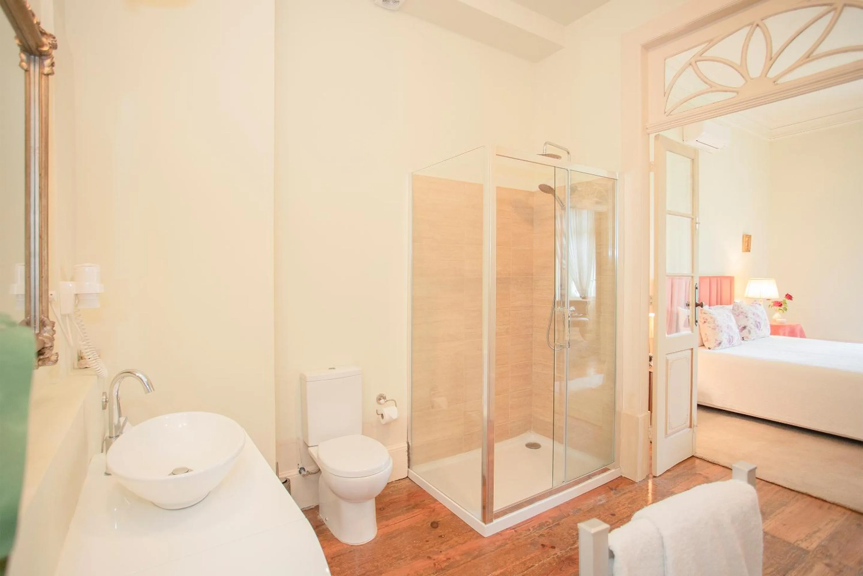 Shower, Bed in Palace Museum & National Monument - Espaço Palmeiras