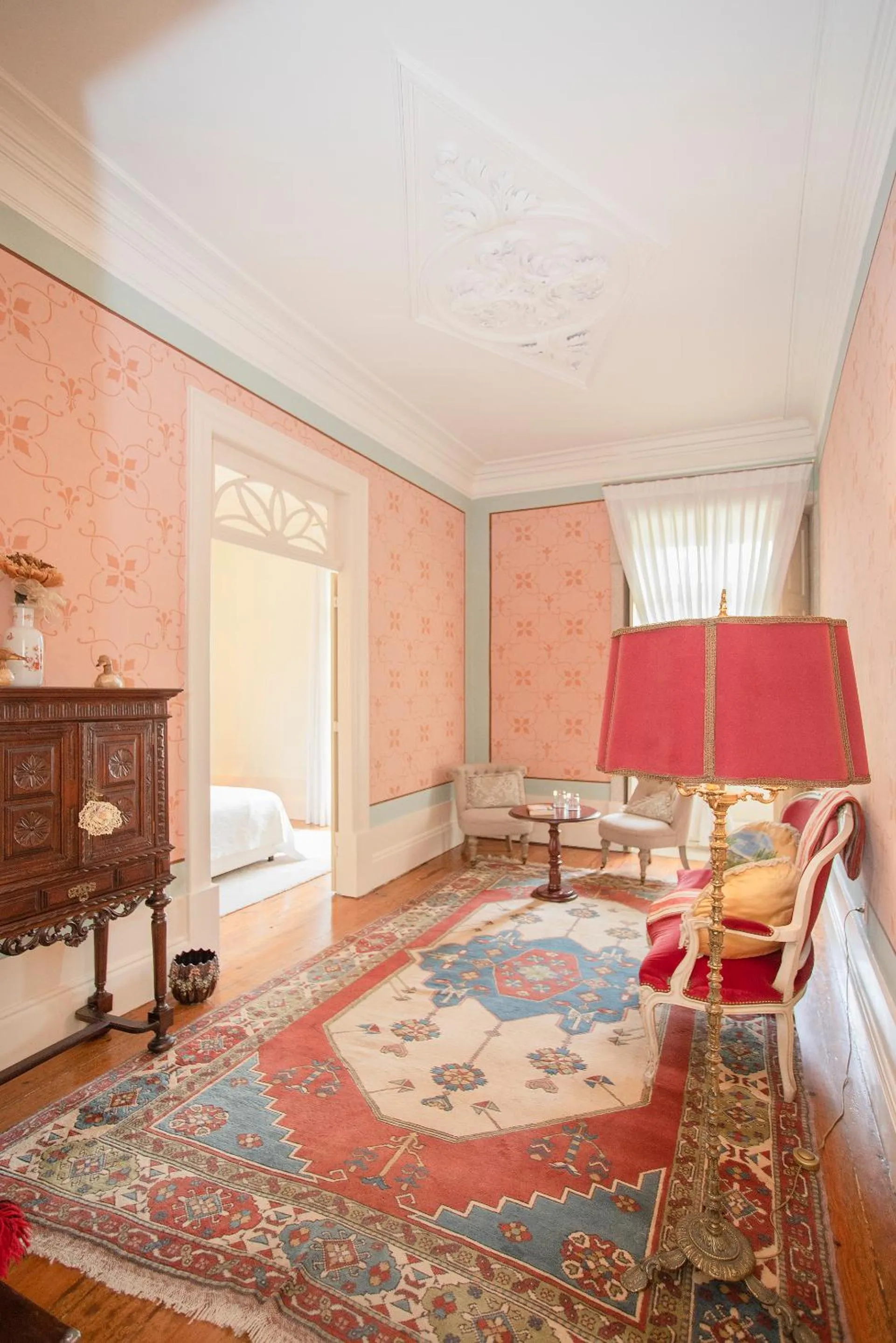 Photo of the whole room, Bed in Palace Museum & National Monument - Espaço Palmeiras