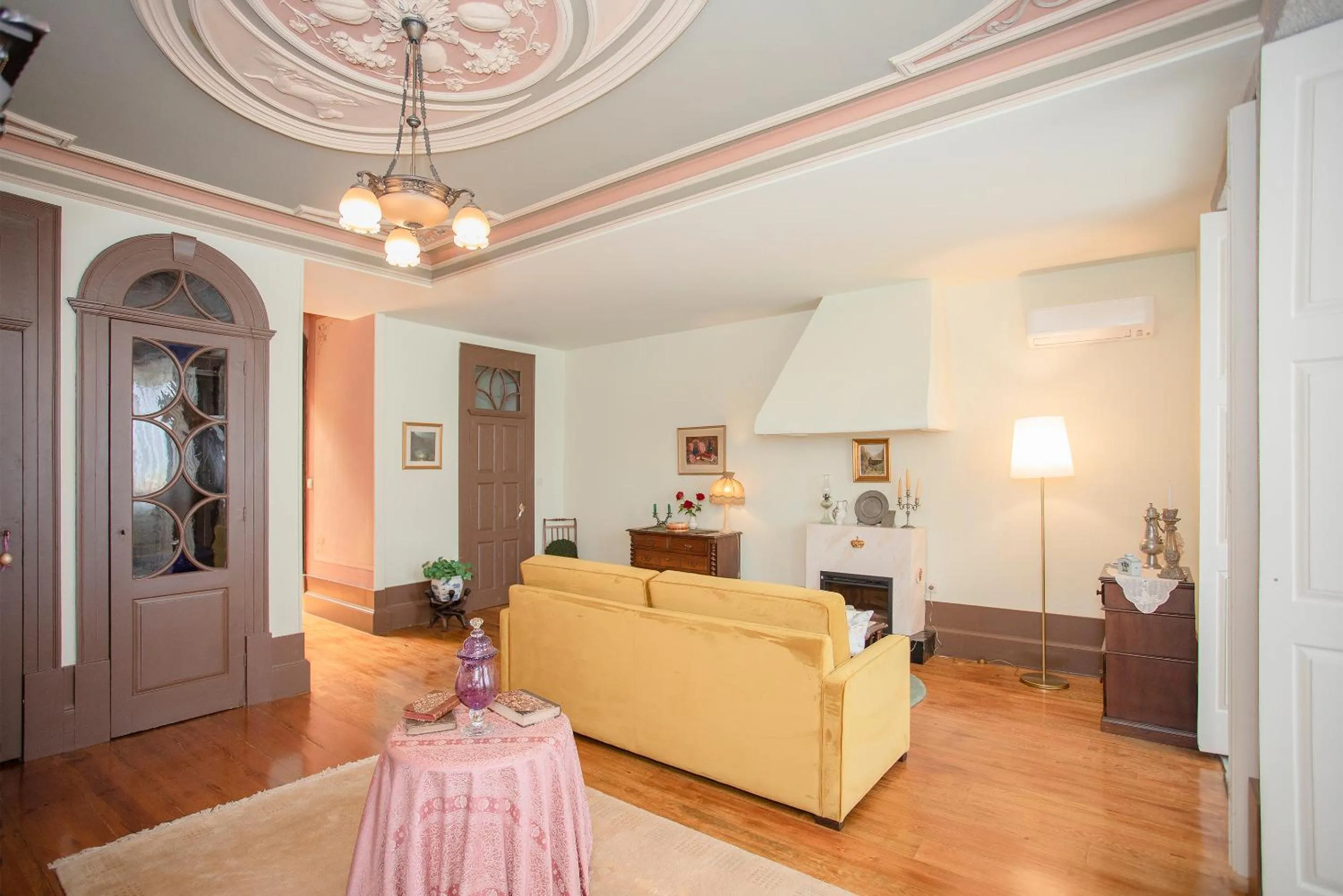 Living room in Palace Museum & National Monument - Espaço Palmeiras