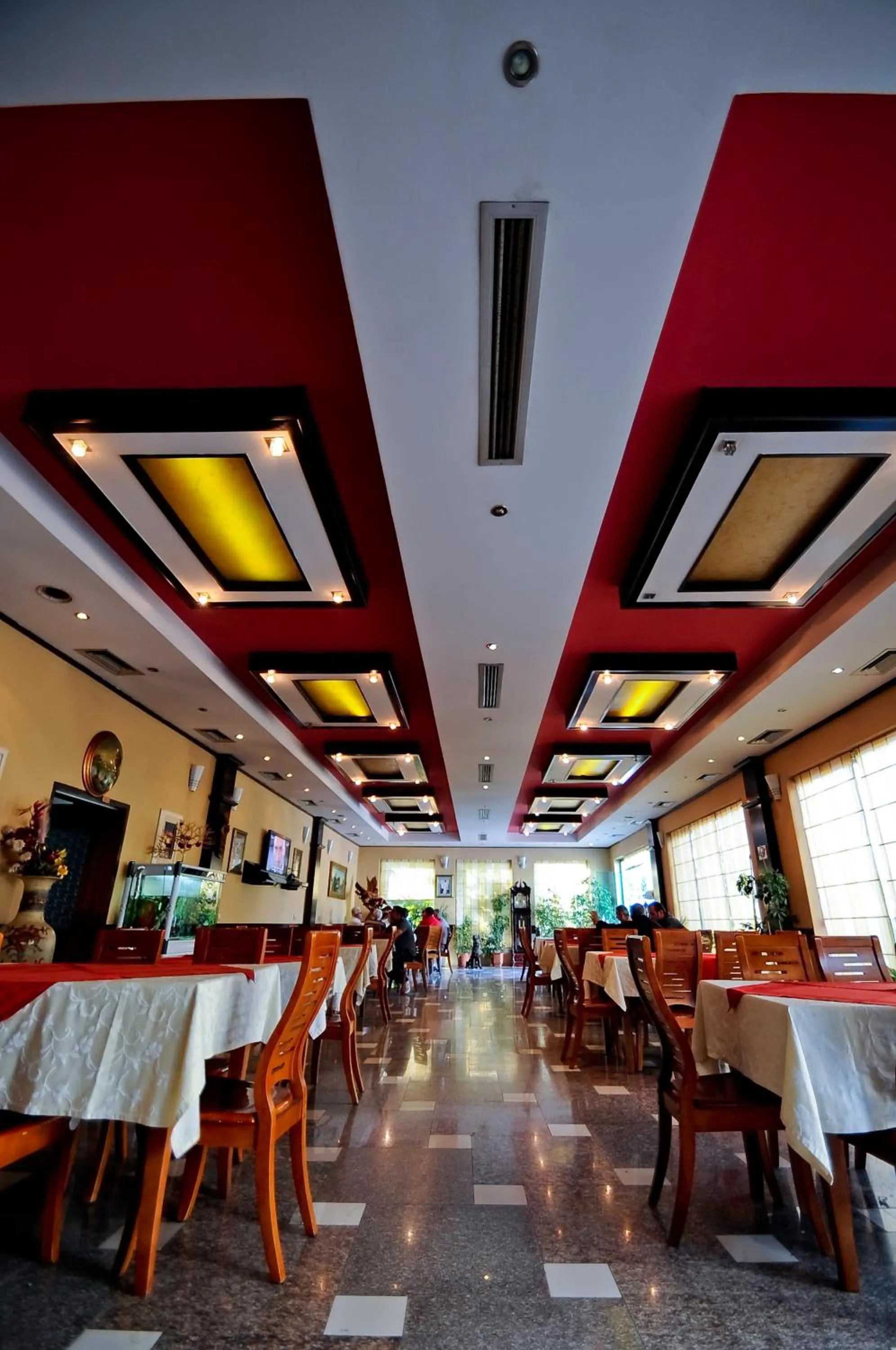 Restaurant/places to eat in Hotel Lubjana