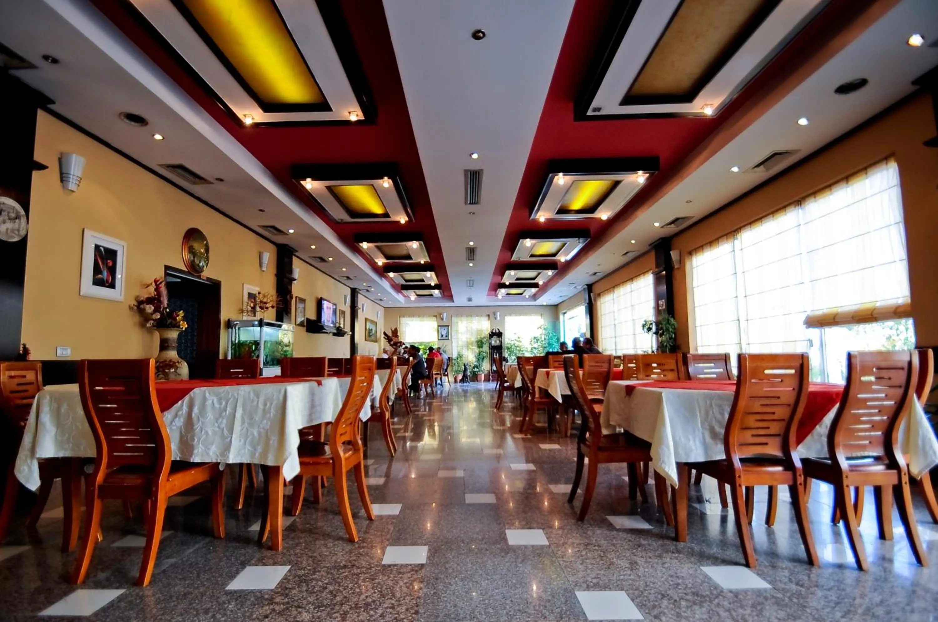 Restaurant/places to eat in Hotel Lubjana