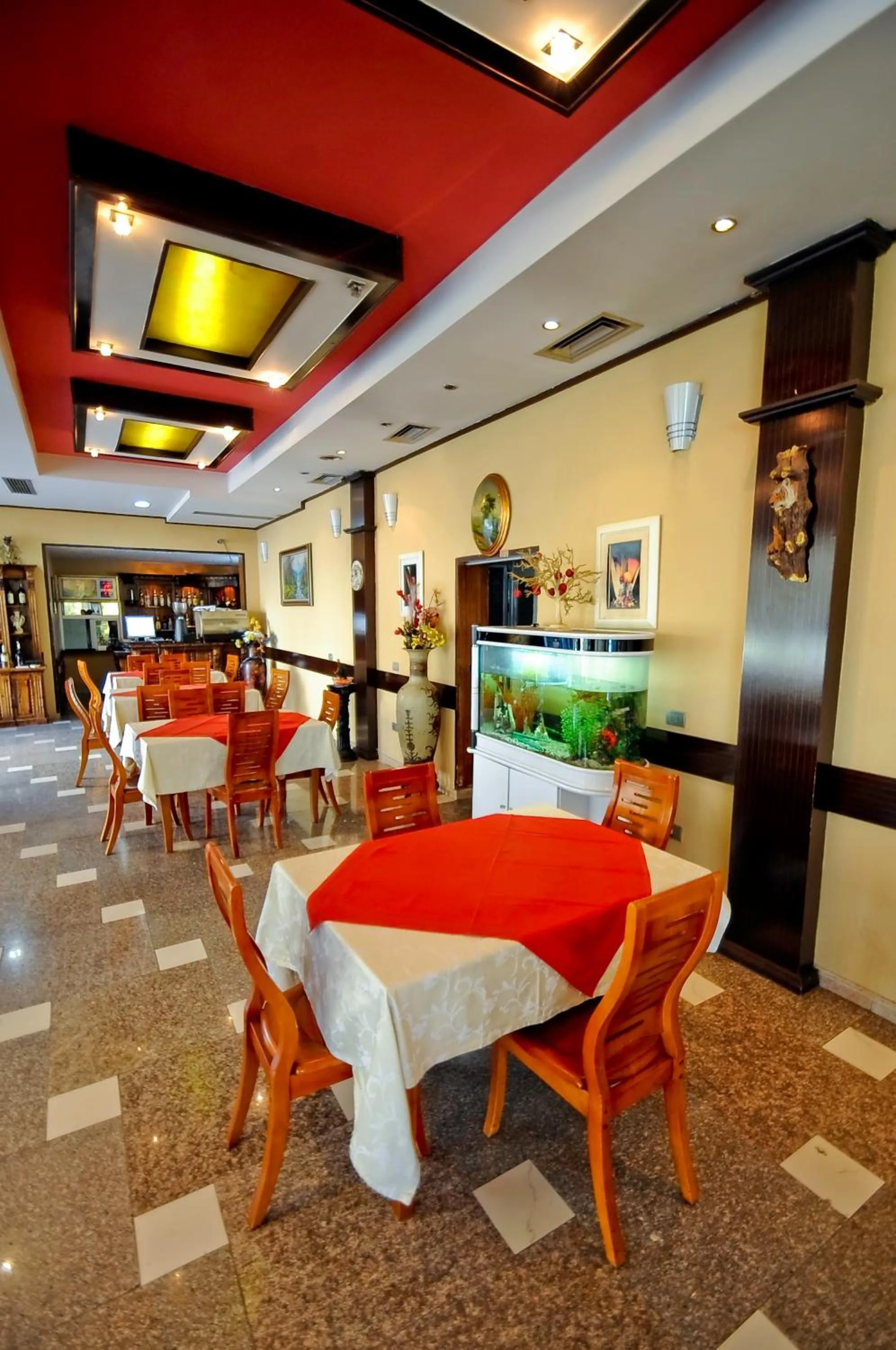 Restaurant/places to eat in Hotel Lubjana
